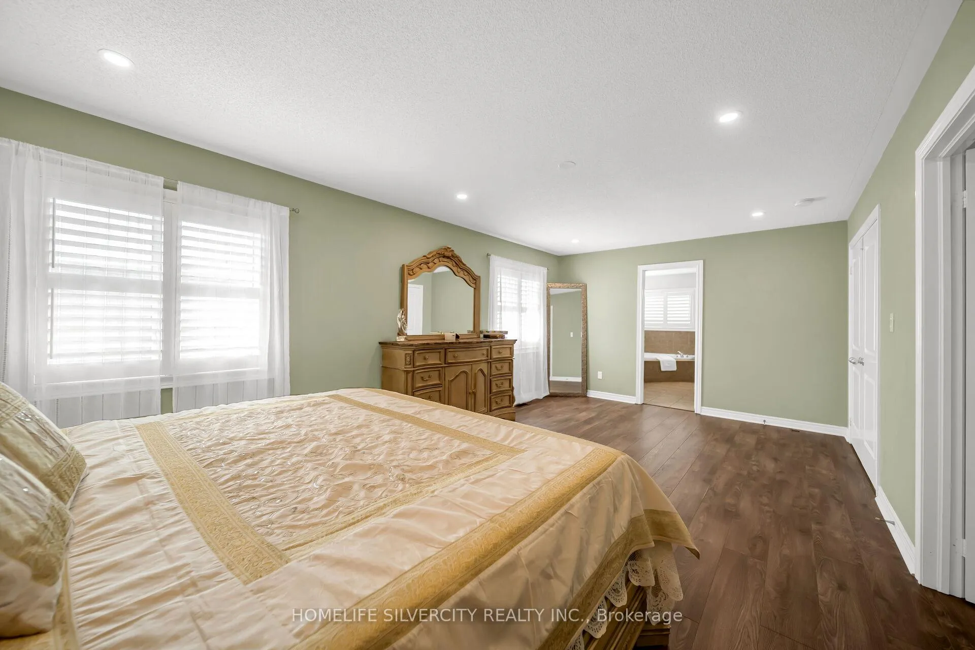 Photo 25 of 23 Ross Wright Avenue, Clarington, Bowmanville — HOMEH