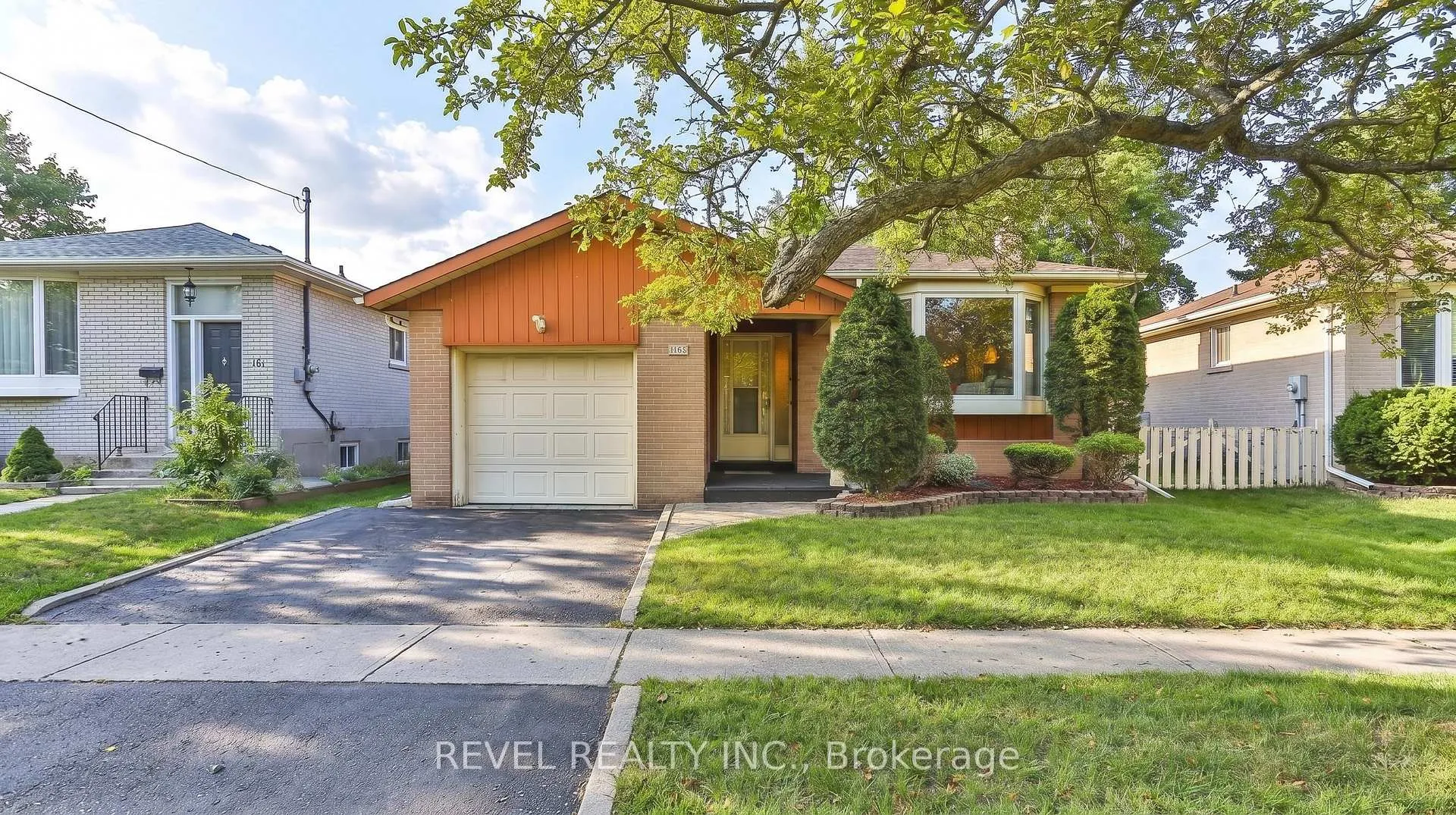 Photo 1 of 16 Ravenview Drive, Scarborough, West Hill — HOMEH