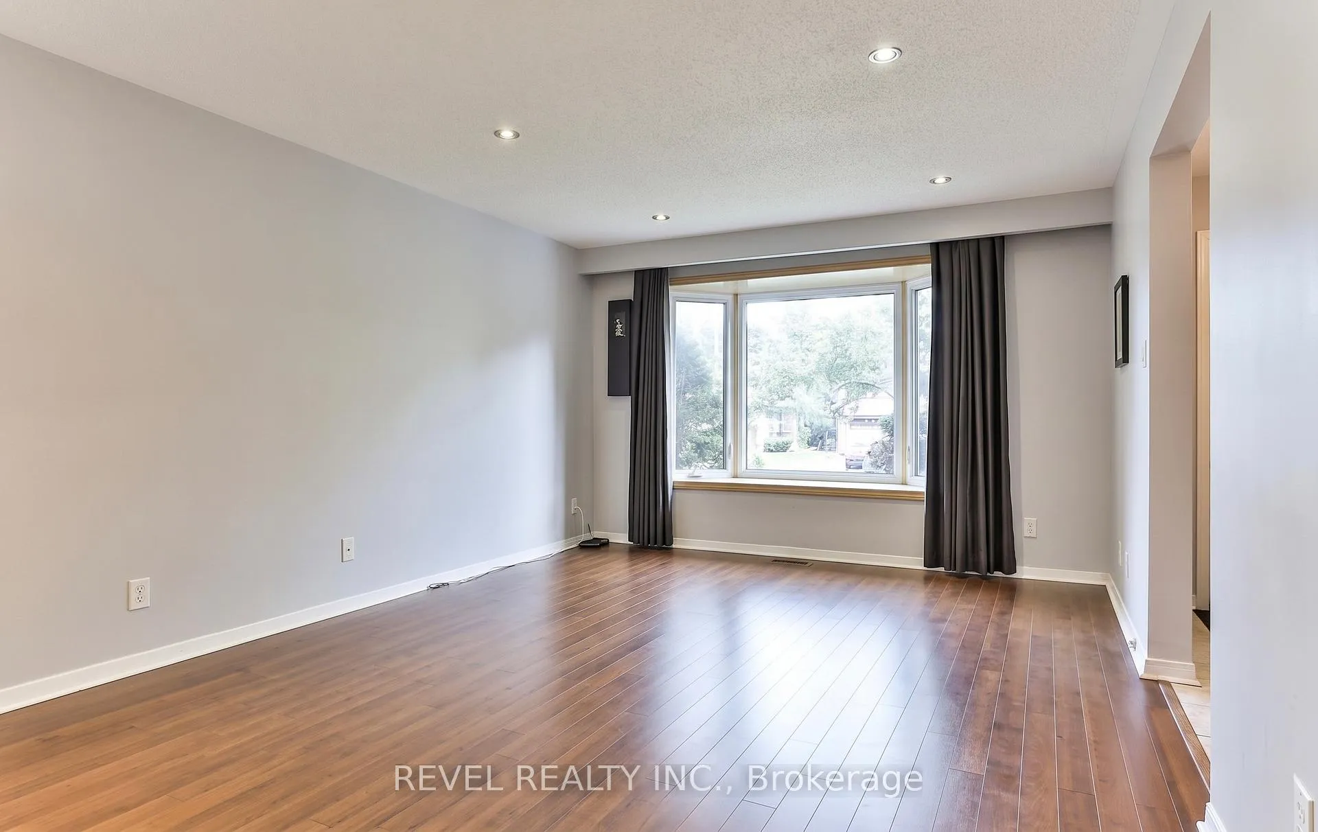 Photo 3 of 16 Ravenview Drive, Scarborough, West Hill — HOMEH