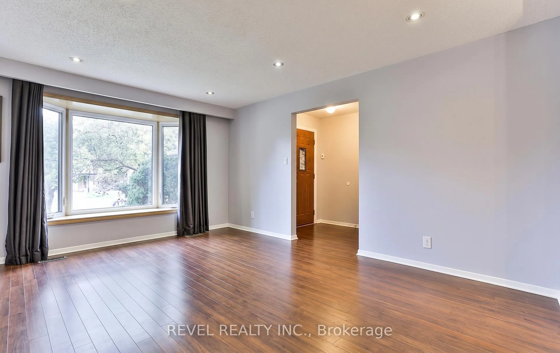 Photo 4 of 16 Ravenview Drive, Scarborough, West Hill — HOMEH
