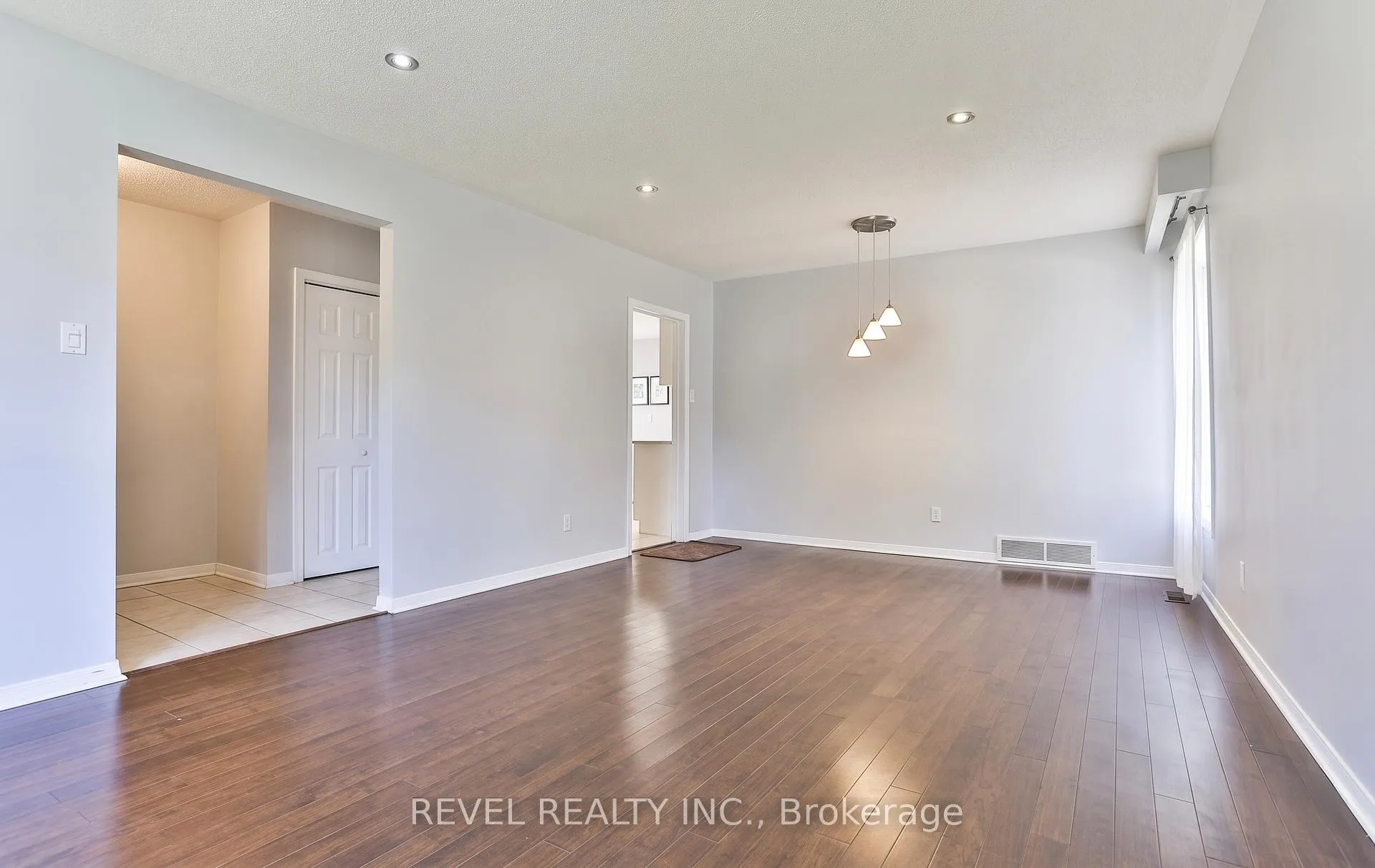 Photo 5 of 16 Ravenview Drive, Scarborough, West Hill — HOMEH