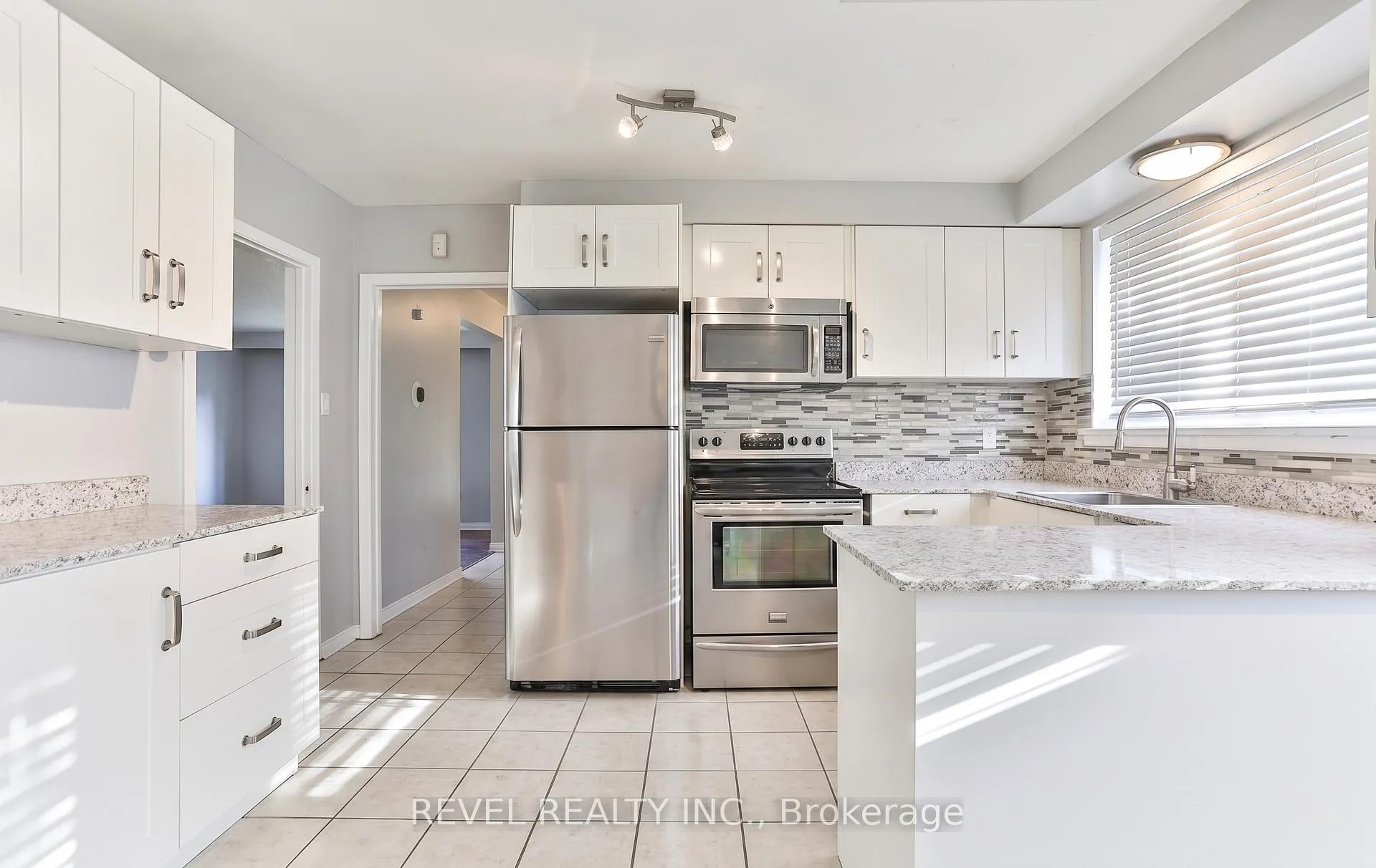 Photo 7 of 16 Ravenview Drive, Scarborough, West Hill — HOMEH