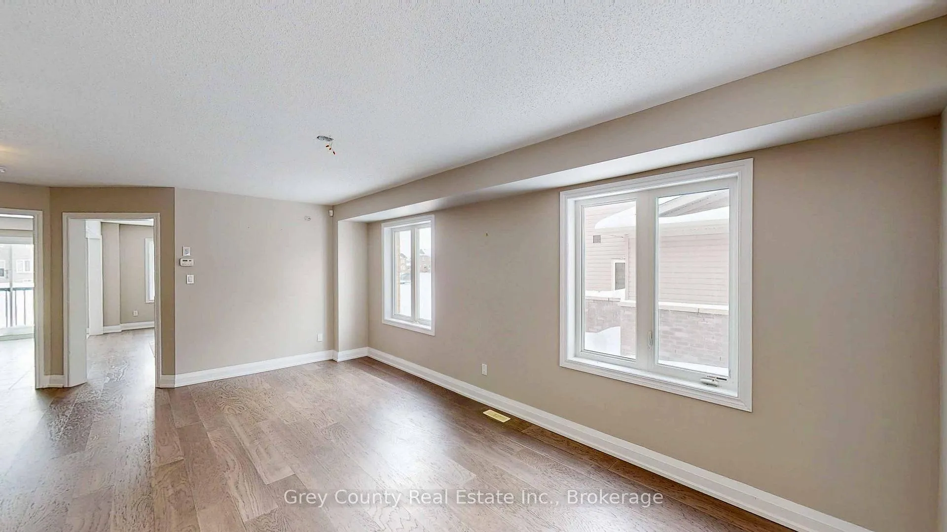 Photo 8 of 412 Hagan Street E, Southgate — HOMEH