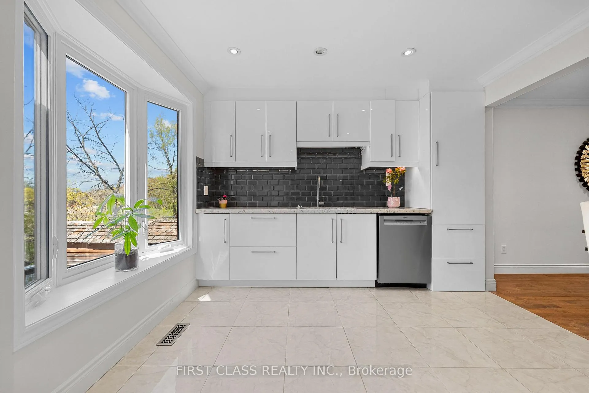 Photo 9 of 24 Brookland Avenue, Aurora, Aurora Highlands — HOMEH