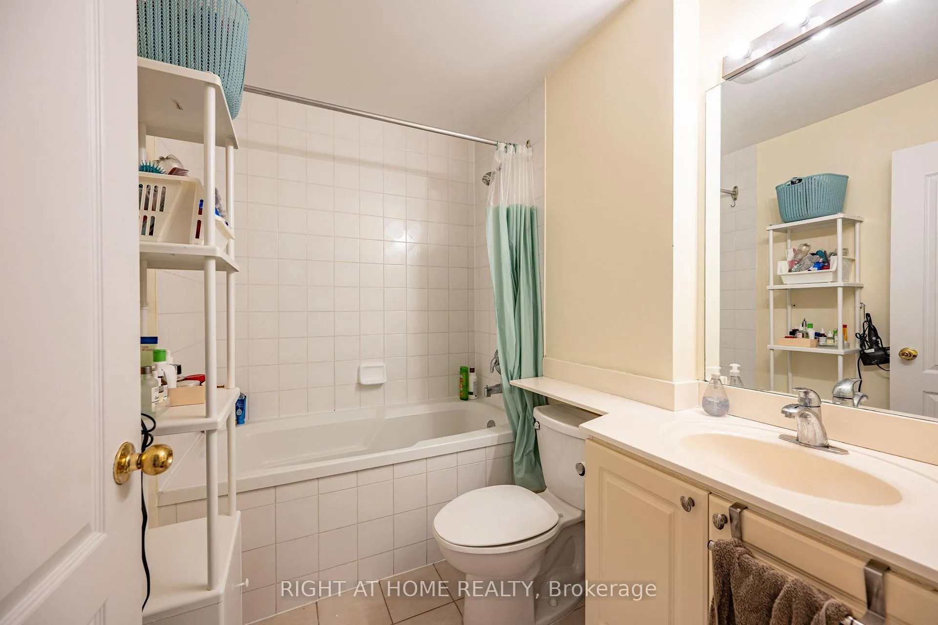 Photo 8 of Unit 802, 555 Yonge Street, Toronto, Church-Yonge Corridor — HOMEH