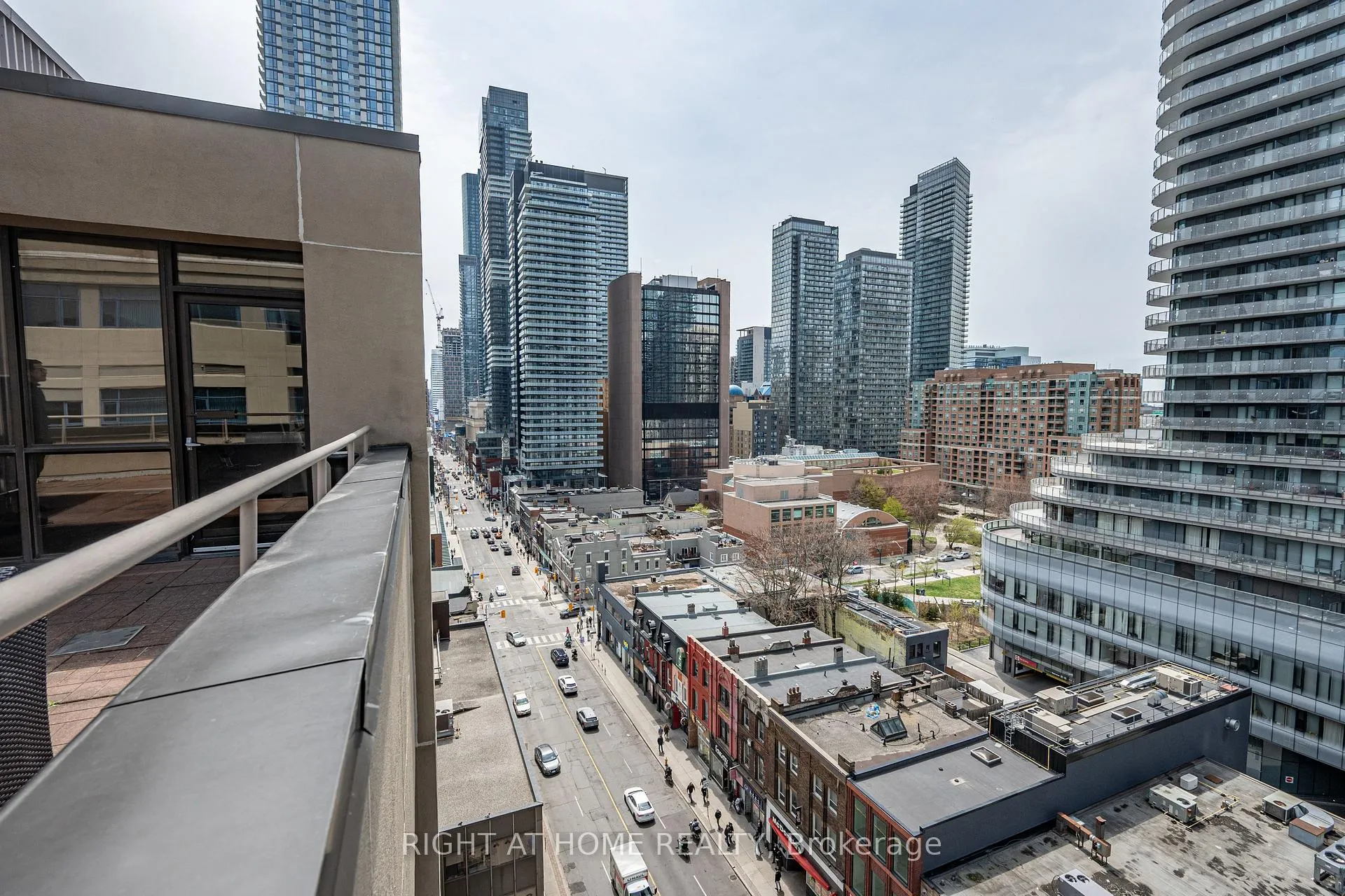 Photo 11 of Unit 802, 555 Yonge Street, Toronto, Church-Yonge Corridor — HOMEH