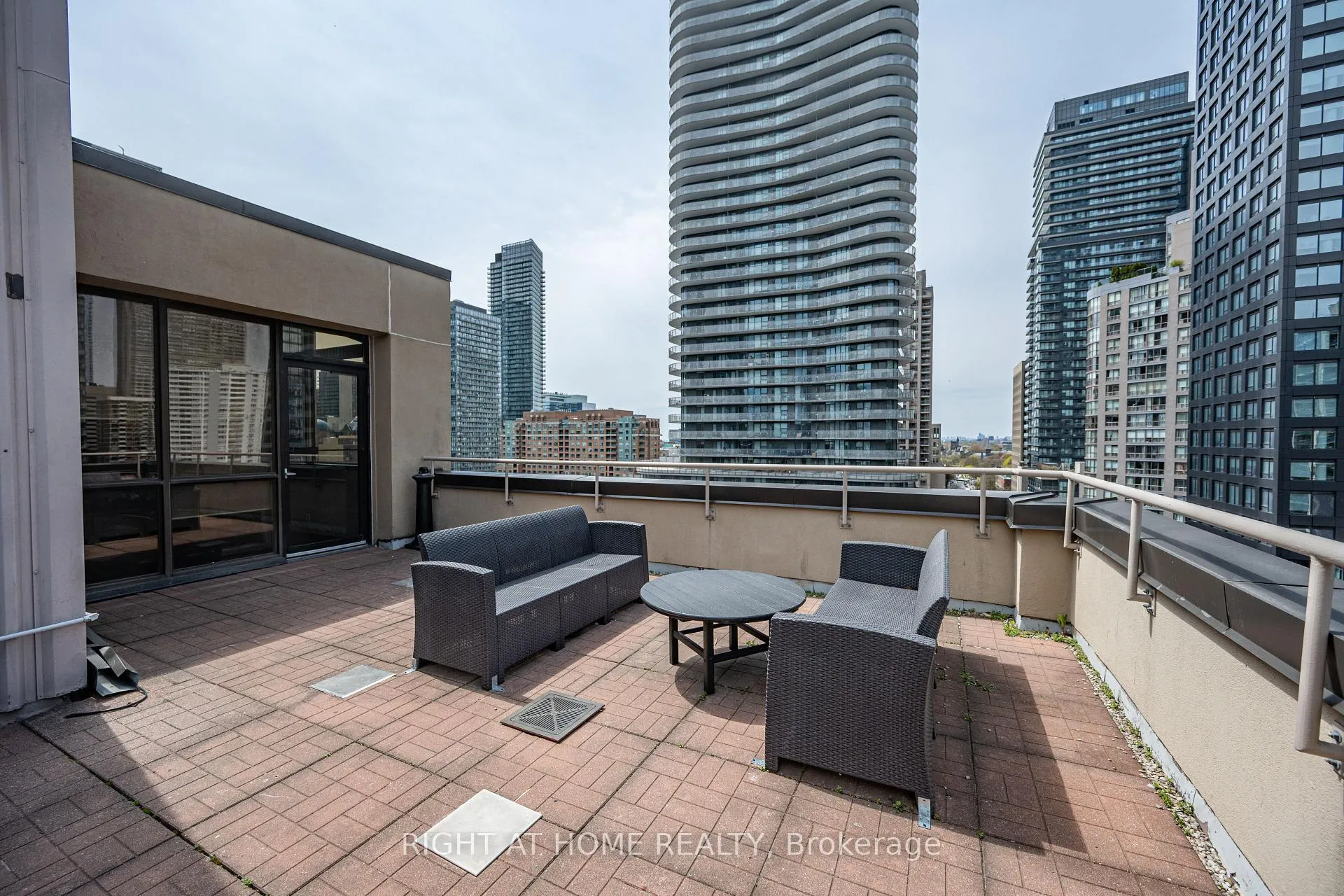 Photo 12 of Unit 802, 555 Yonge Street, Toronto, Church-Yonge Corridor — HOMEH