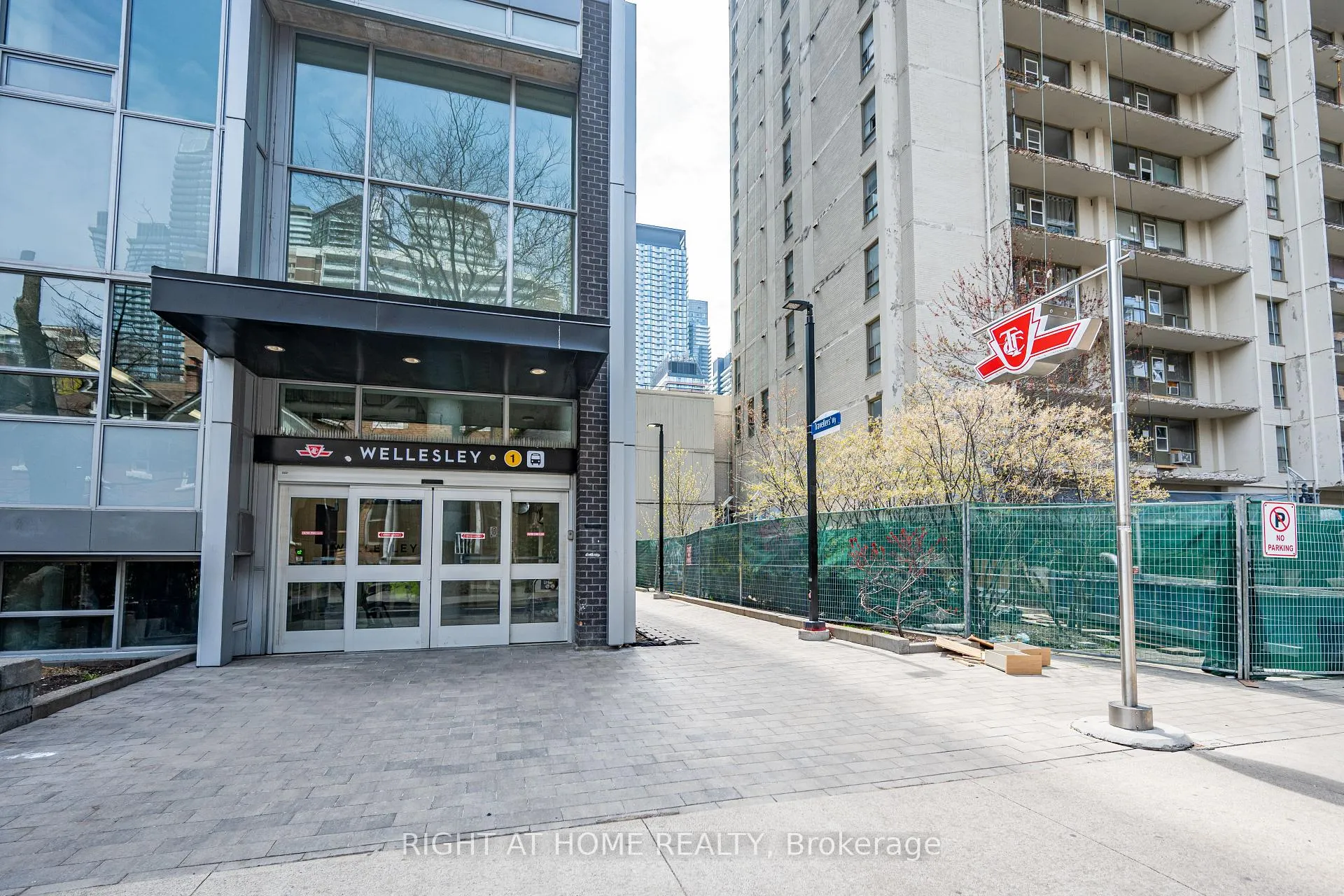 Photo 19 of Unit 802, 555 Yonge Street, Toronto, Church-Yonge Corridor — HOMEH
