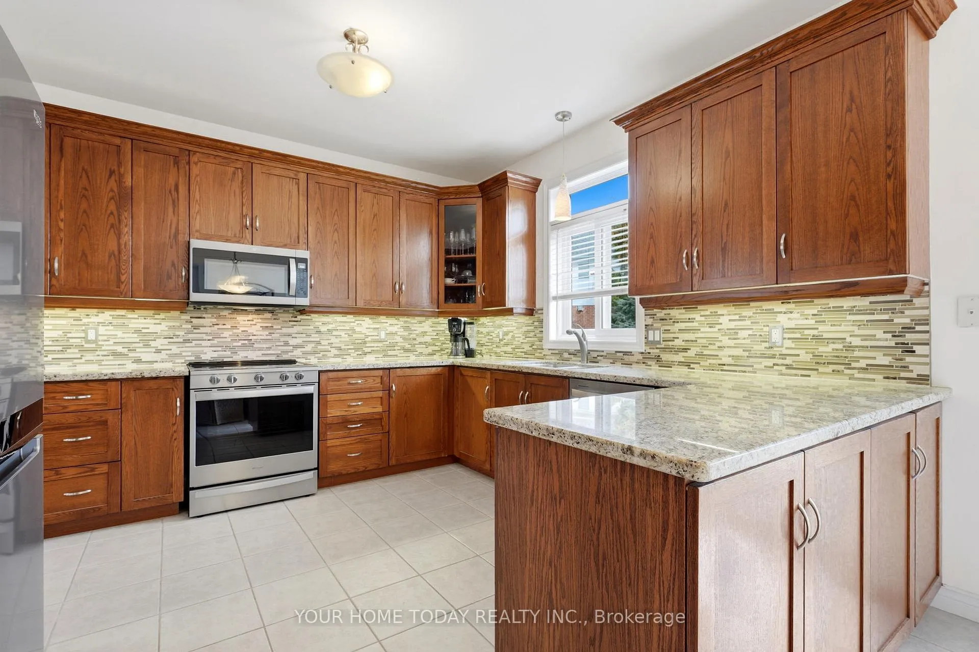 Photo 11 of 3 Nelles Street, Halton Hills, Acton — HOMEH