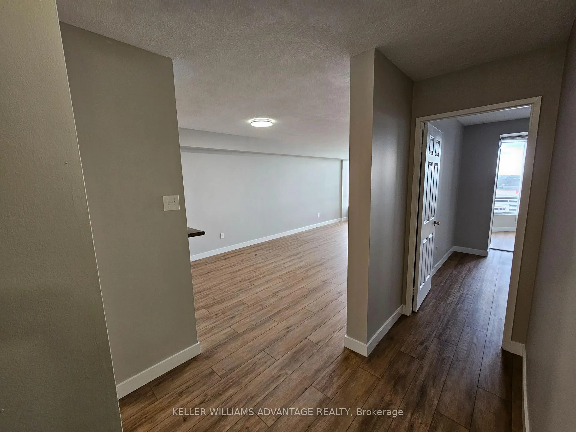Photo 3 of Unit 1108, 26 Hanover Road, Brampton, Queen Street Corridor — HOMEH