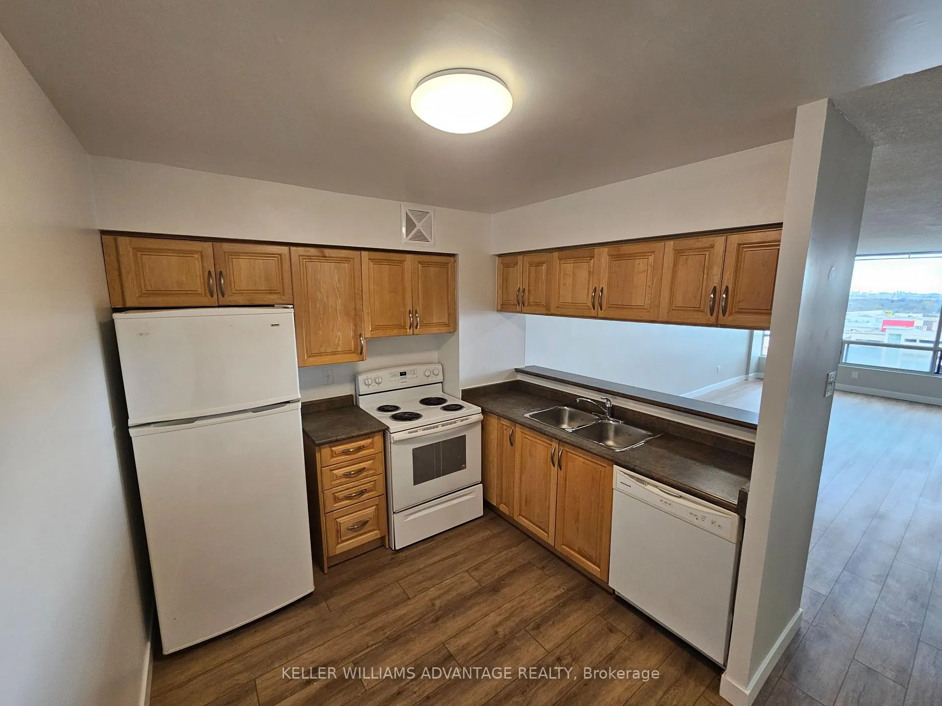 Photo 4 of Unit 1108, 26 Hanover Road, Brampton, Queen Street Corridor — HOMEH