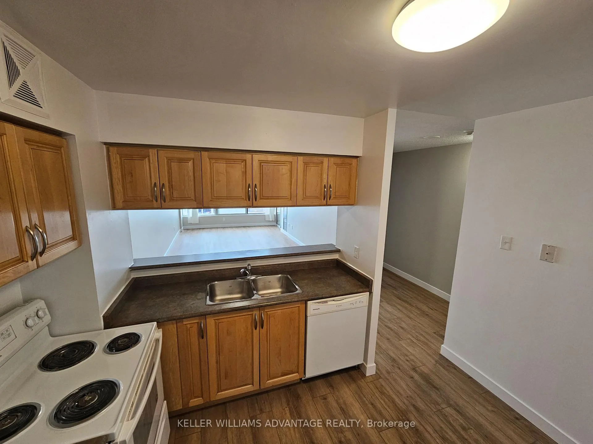 Photo 5 of Unit 1108, 26 Hanover Road, Brampton, Queen Street Corridor — HOMEH