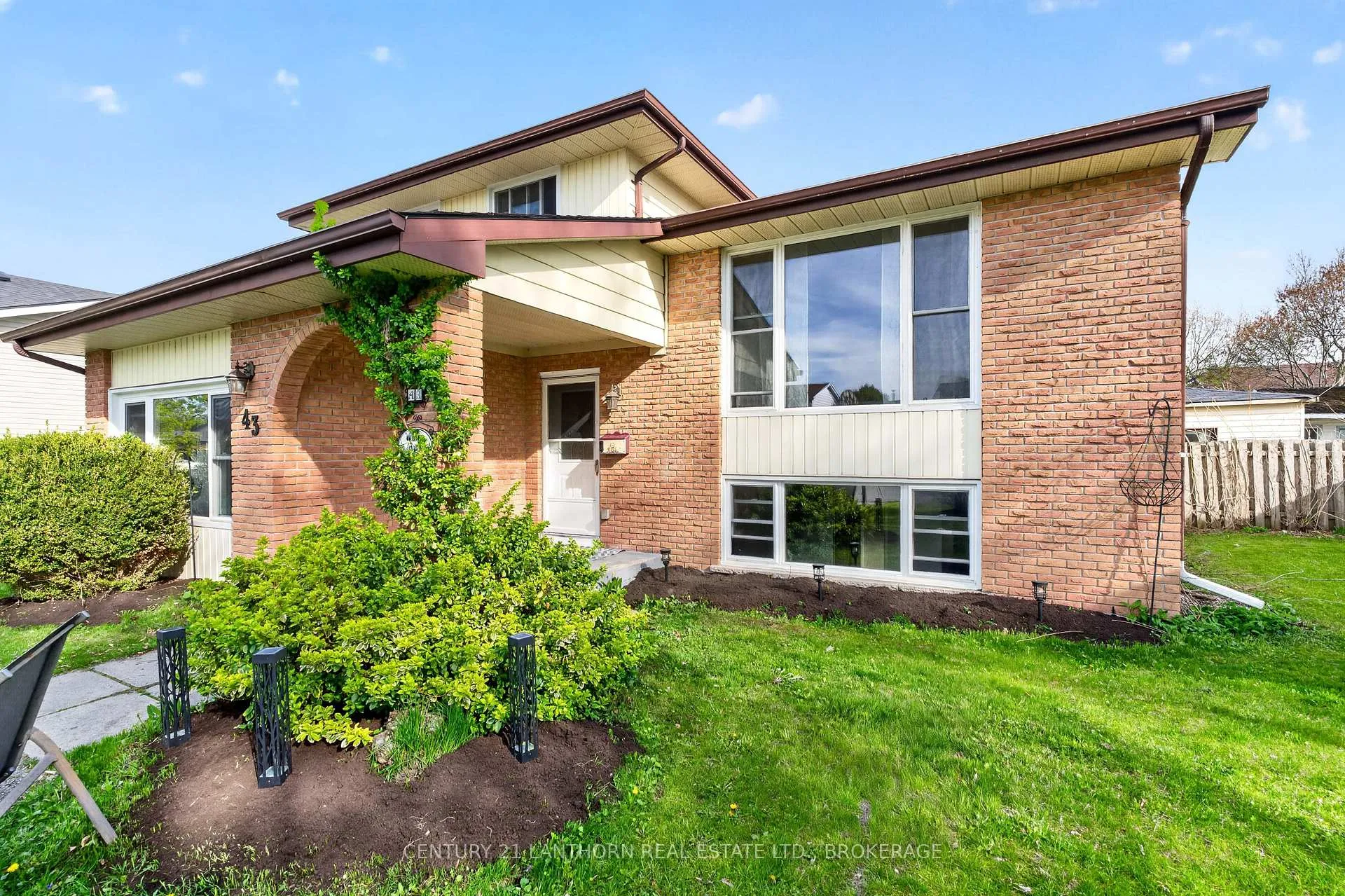 Photo 5 of 43 Mortensen Drive, Loyalist, Amherstview — HOMEH
