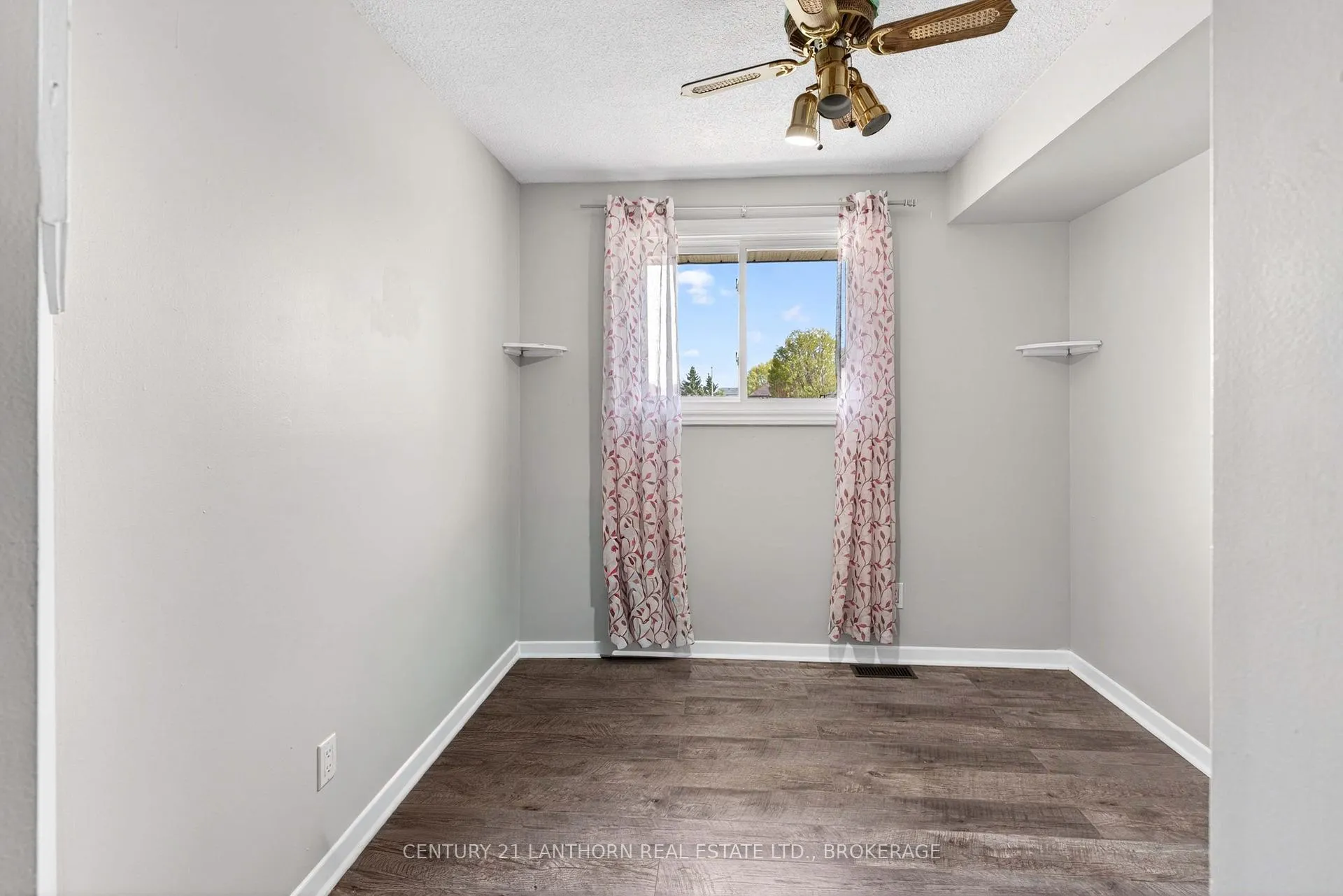 Photo 26 of 43 Mortensen Drive, Loyalist, Amherstview — HOMEH