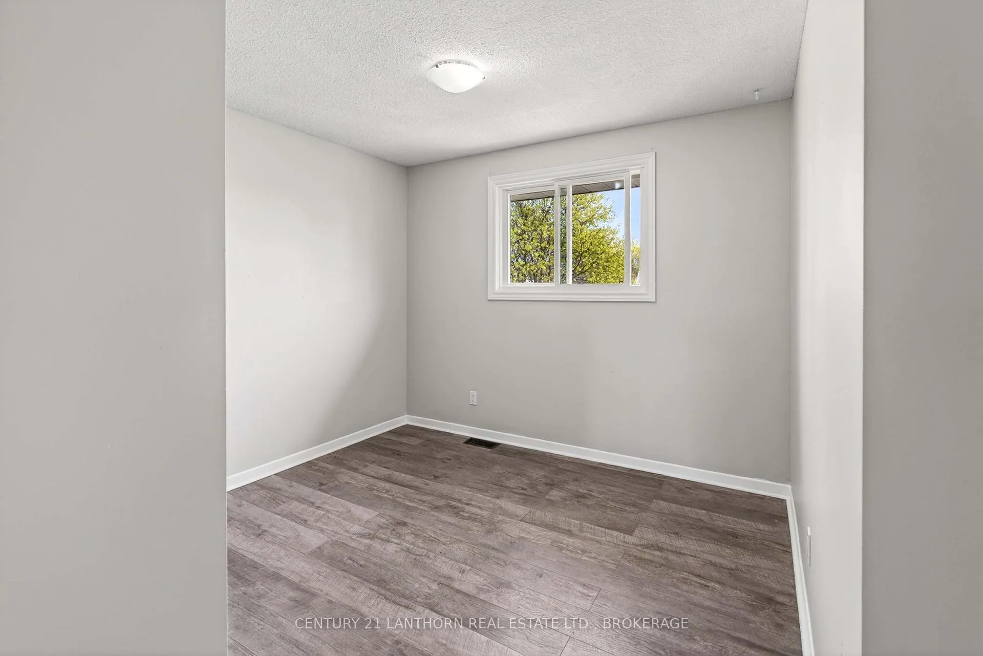 Photo 27 of 43 Mortensen Drive, Loyalist, Amherstview — HOMEH