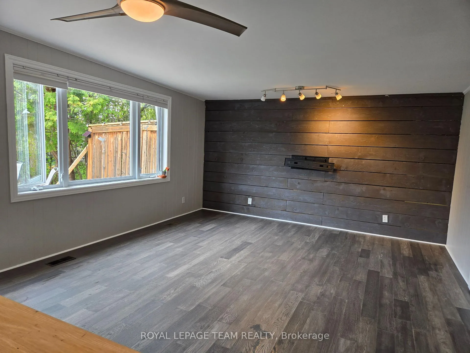 Photo 9 of 614 Melbourne Avenue, Ottawa, McKellar/Highland — HOMEH