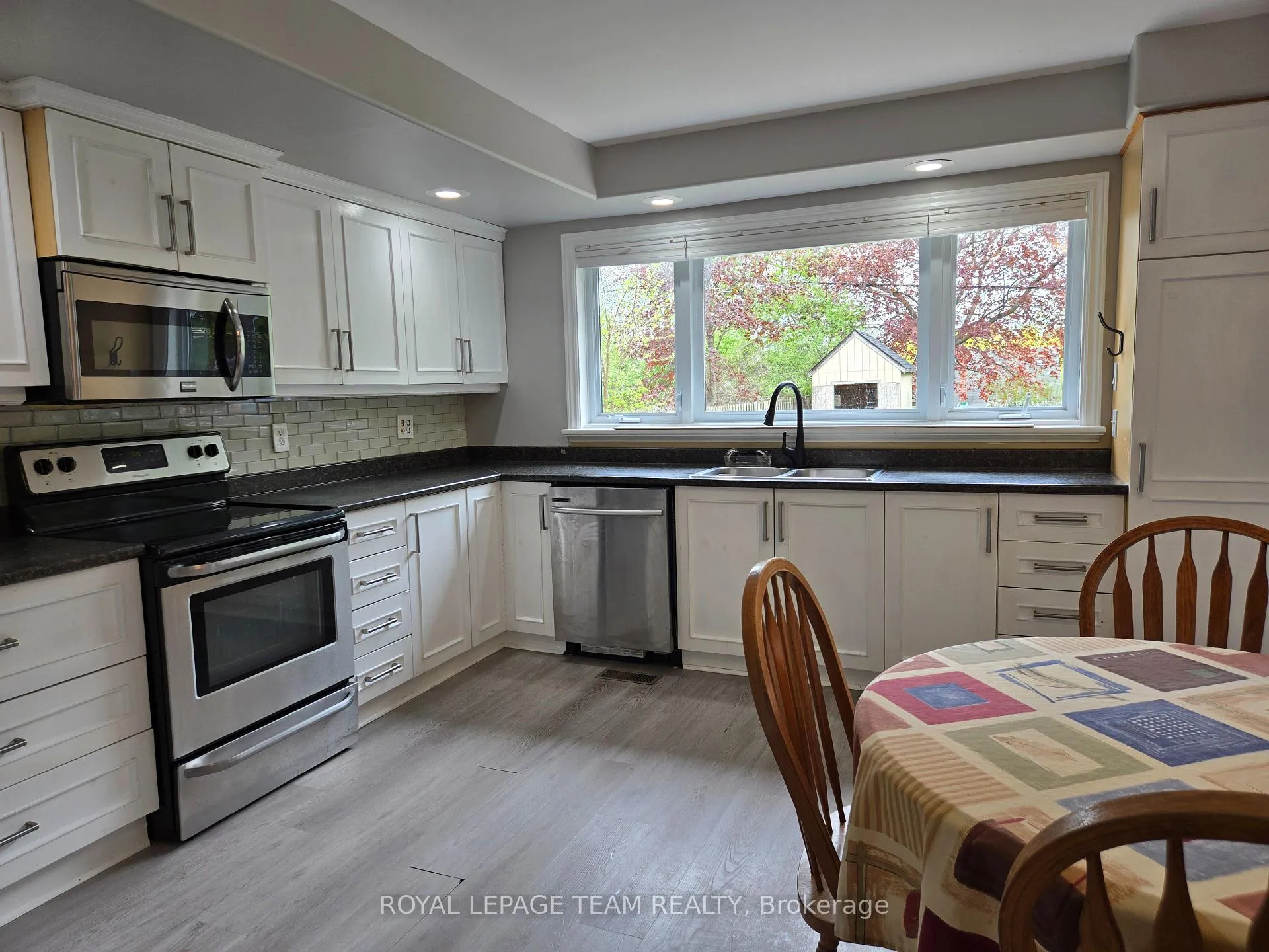 Photo 11 of 614 Melbourne Avenue, Ottawa, McKellar/Highland — HOMEH