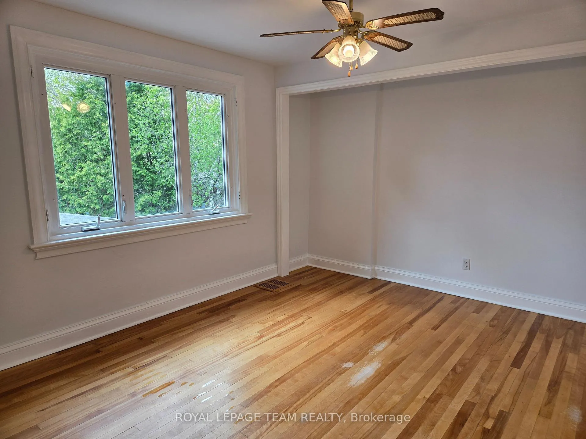Photo 15 of 614 Melbourne Avenue, Ottawa, McKellar/Highland — HOMEH