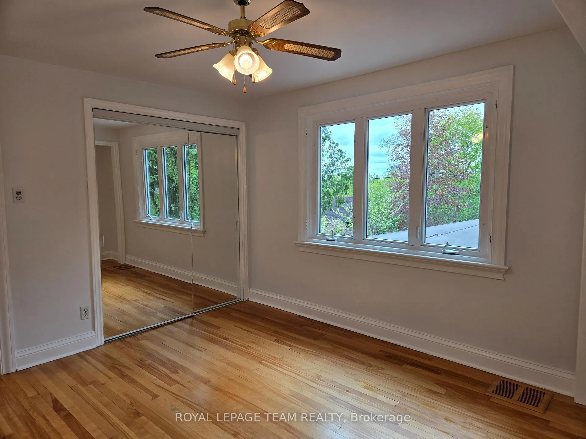 Photo 16 of 614 Melbourne Avenue, Ottawa, McKellar/Highland — HOMEH