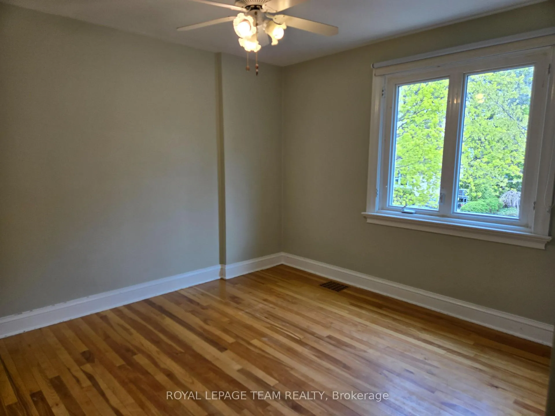 Photo 17 of 614 Melbourne Avenue, Ottawa, McKellar/Highland — HOMEH