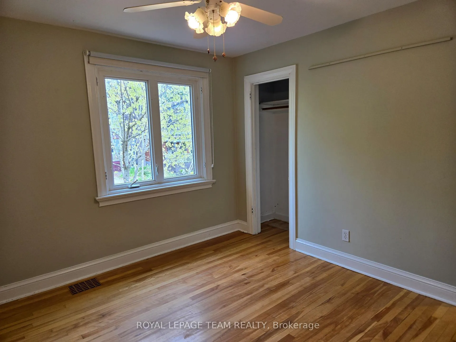 Photo 18 of 614 Melbourne Avenue, Ottawa, McKellar/Highland — HOMEH