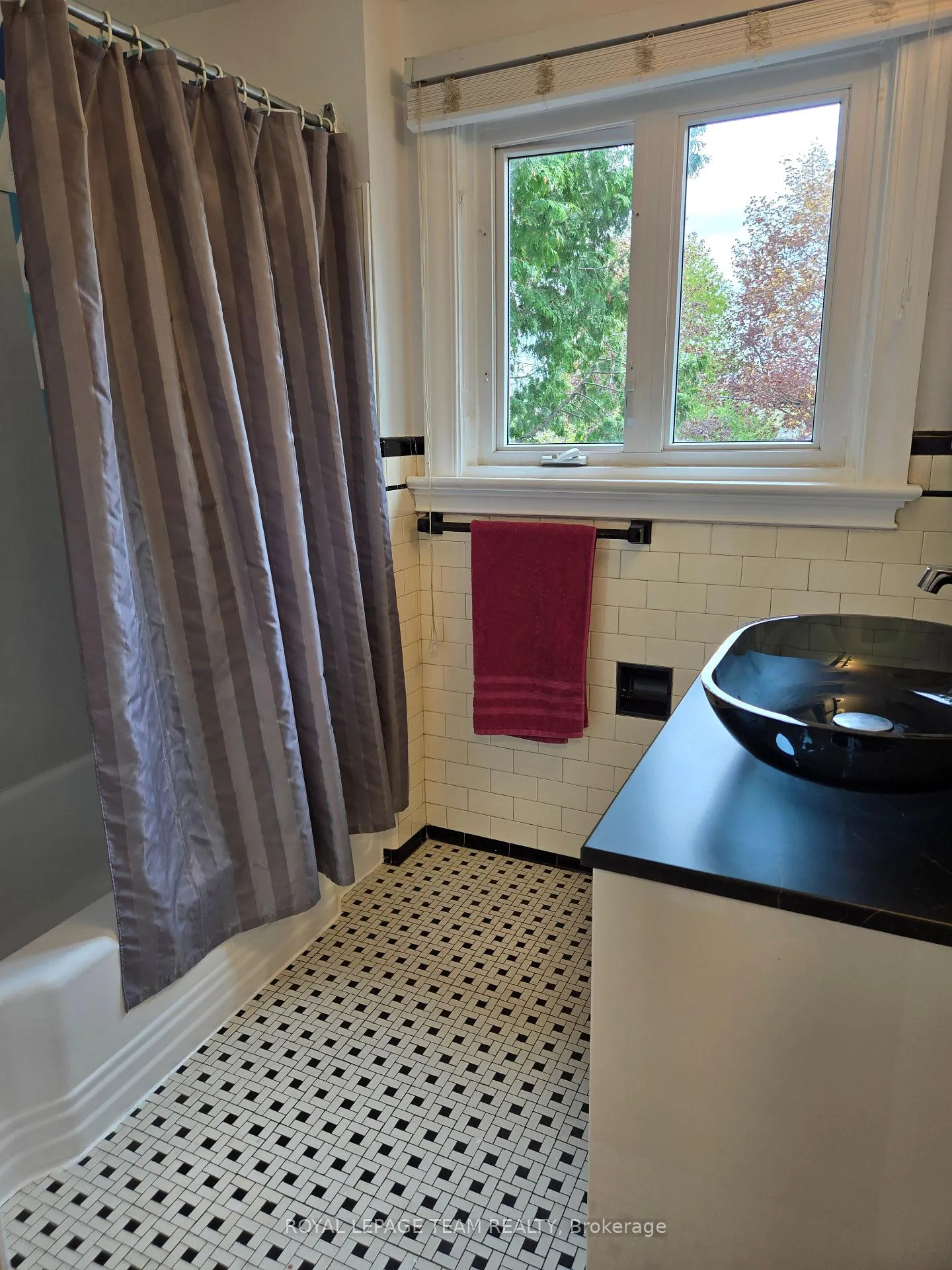 Photo 19 of 614 Melbourne Avenue, Ottawa, McKellar/Highland — HOMEH