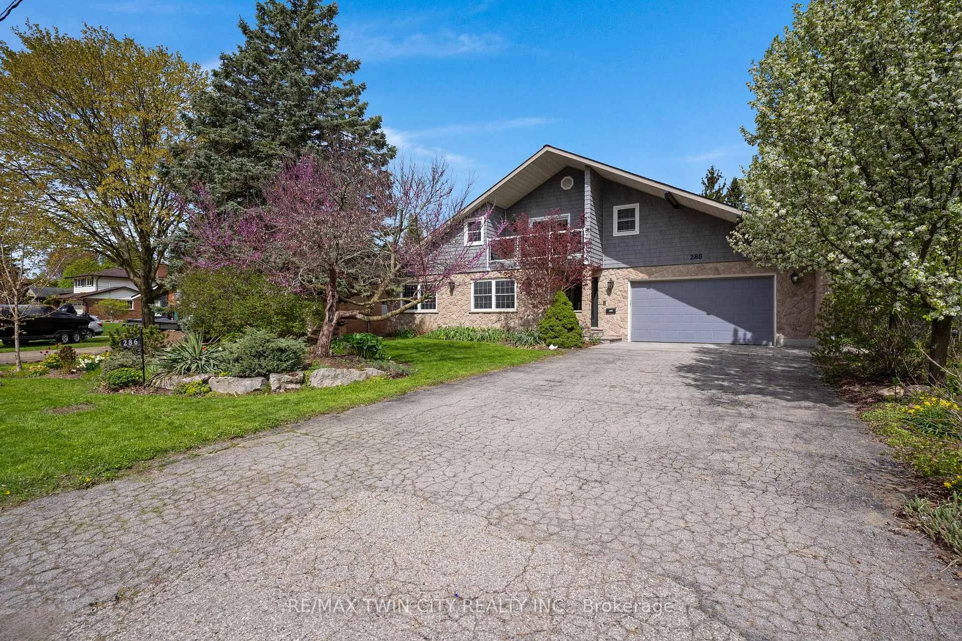 Photo 2 of 286 Normandy Avenue, Waterloo, Colonial Acres — HOMEH