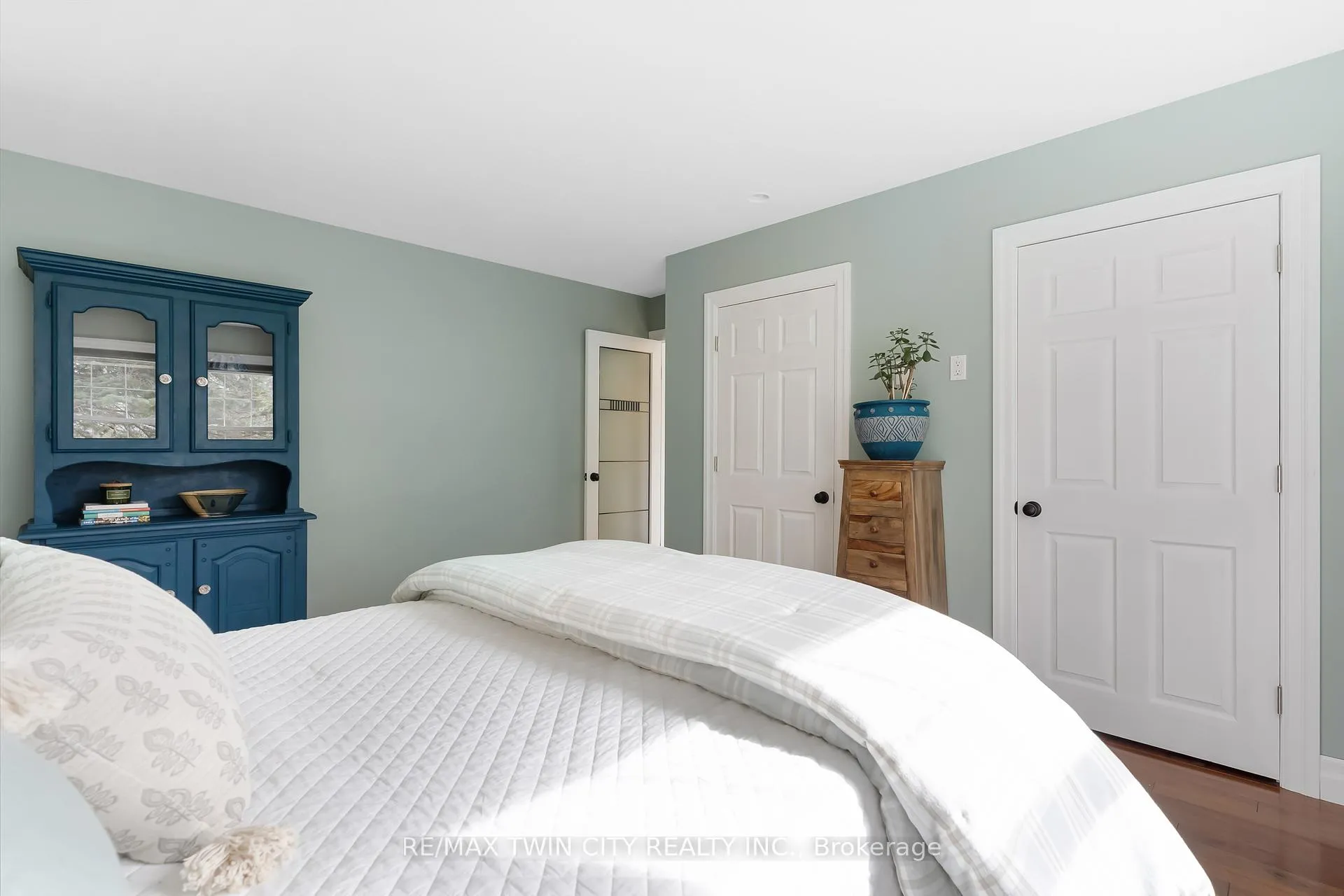 Photo 8 of 286 Normandy Avenue, Waterloo, Colonial Acres — HOMEH