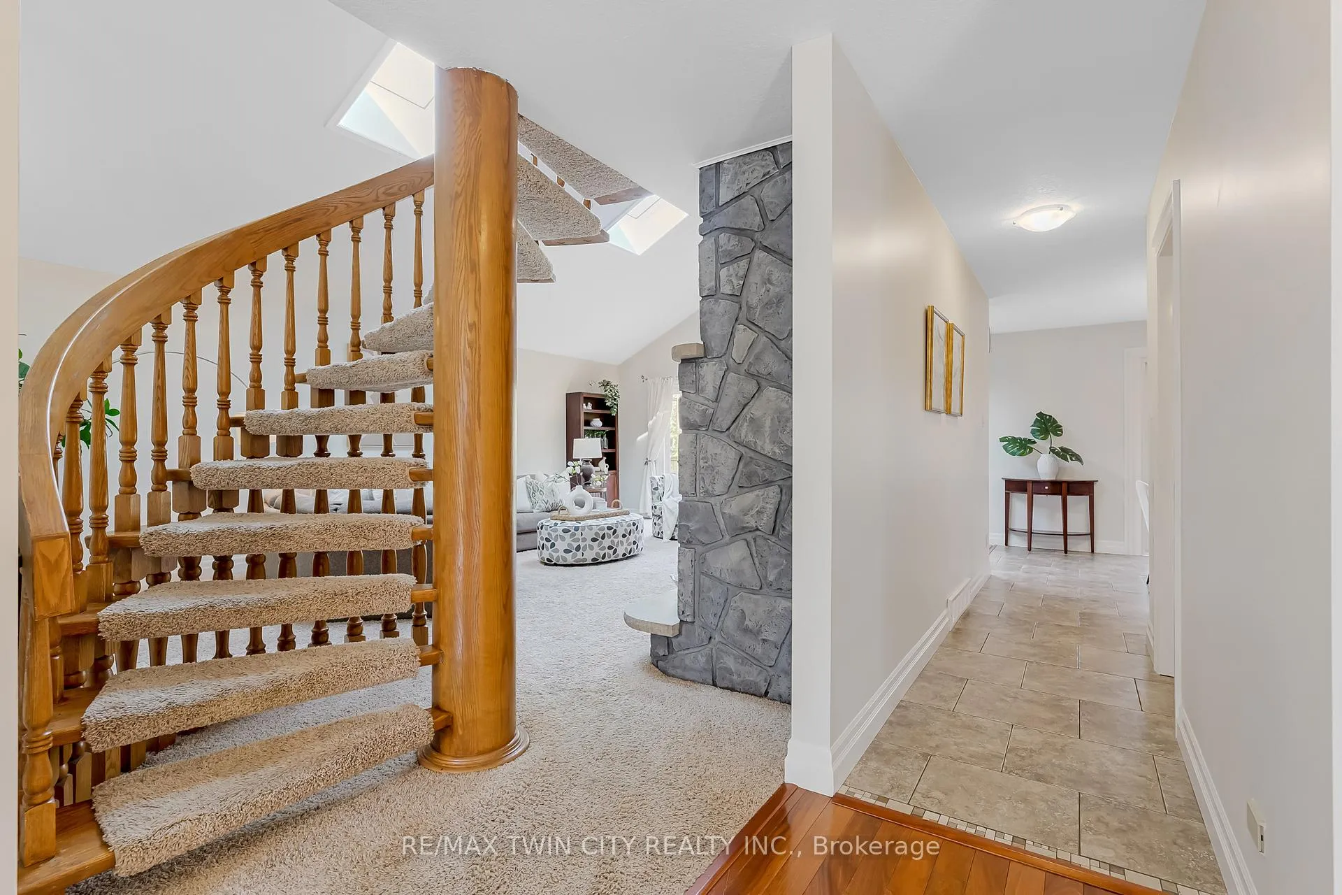 Photo 9 of 286 Normandy Avenue, Waterloo, Colonial Acres — HOMEH
