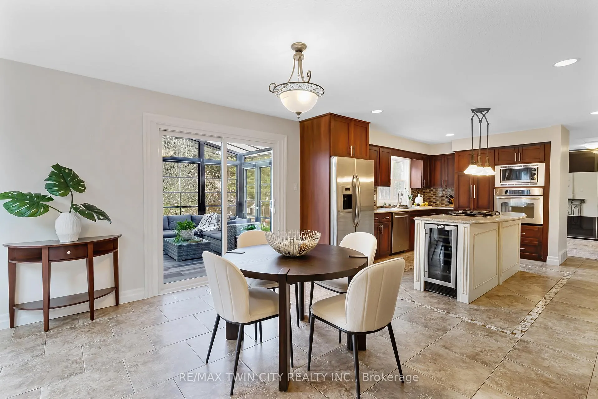 Photo 13 of 286 Normandy Avenue, Waterloo, Colonial Acres — HOMEH