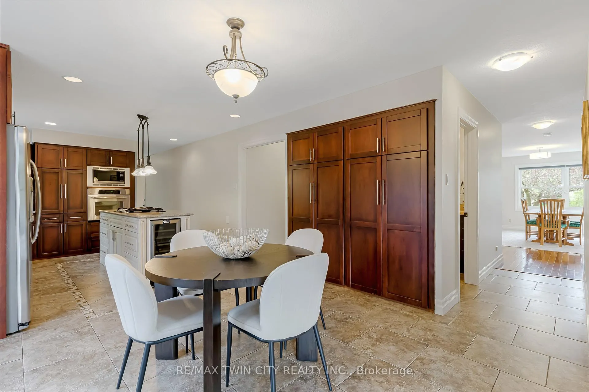 Photo 14 of 286 Normandy Avenue, Waterloo, Colonial Acres — HOMEH