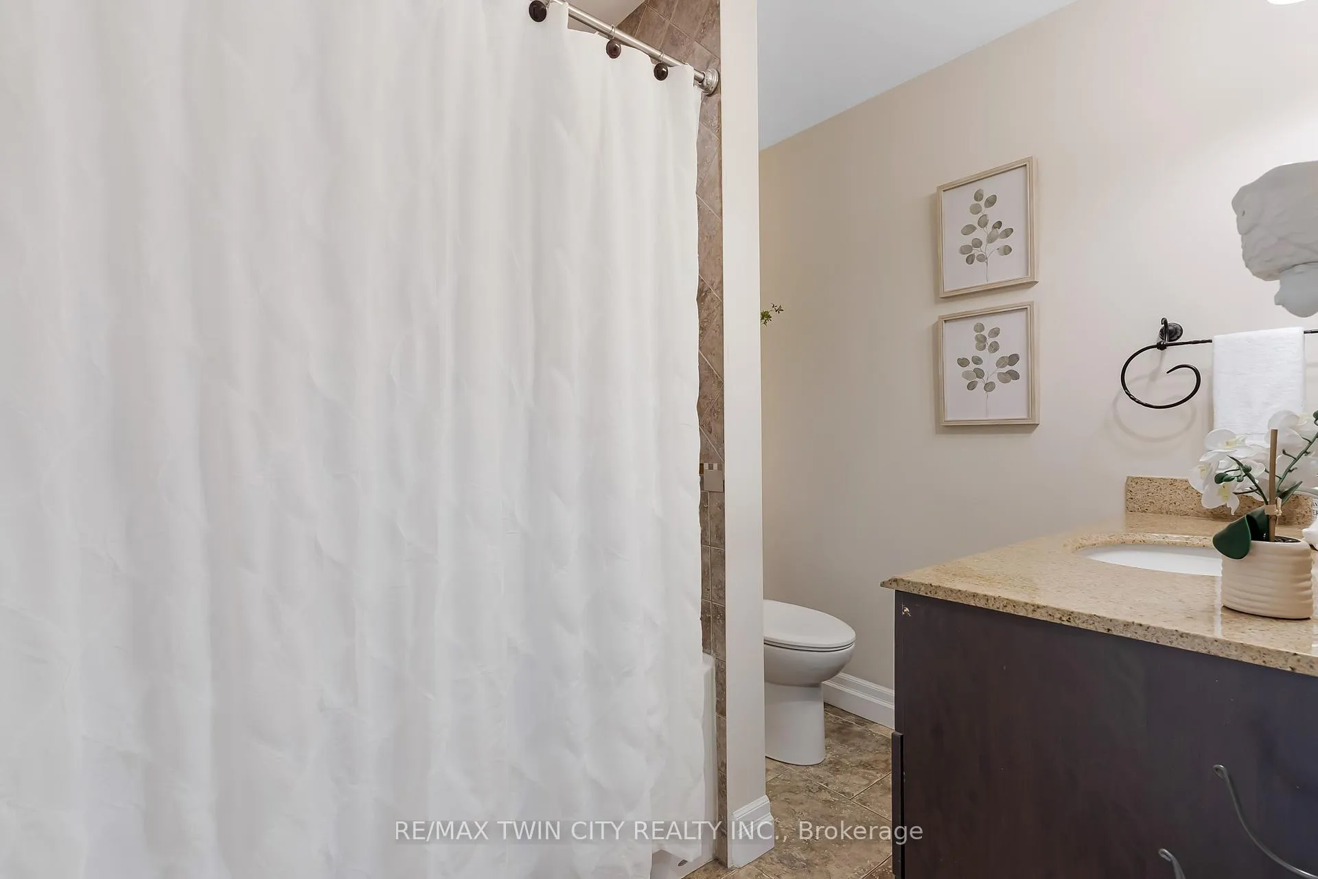 Photo 21 of 286 Normandy Avenue, Waterloo, Colonial Acres — HOMEH