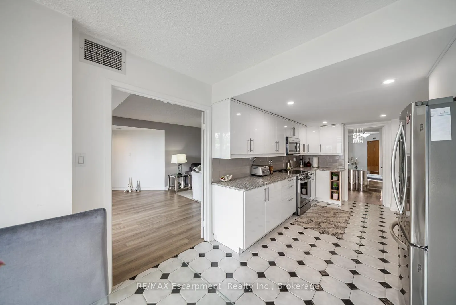Photo 13 of Unit 301, 1237 North Shore Boulevard E, Burlington, Brant — HOMEH