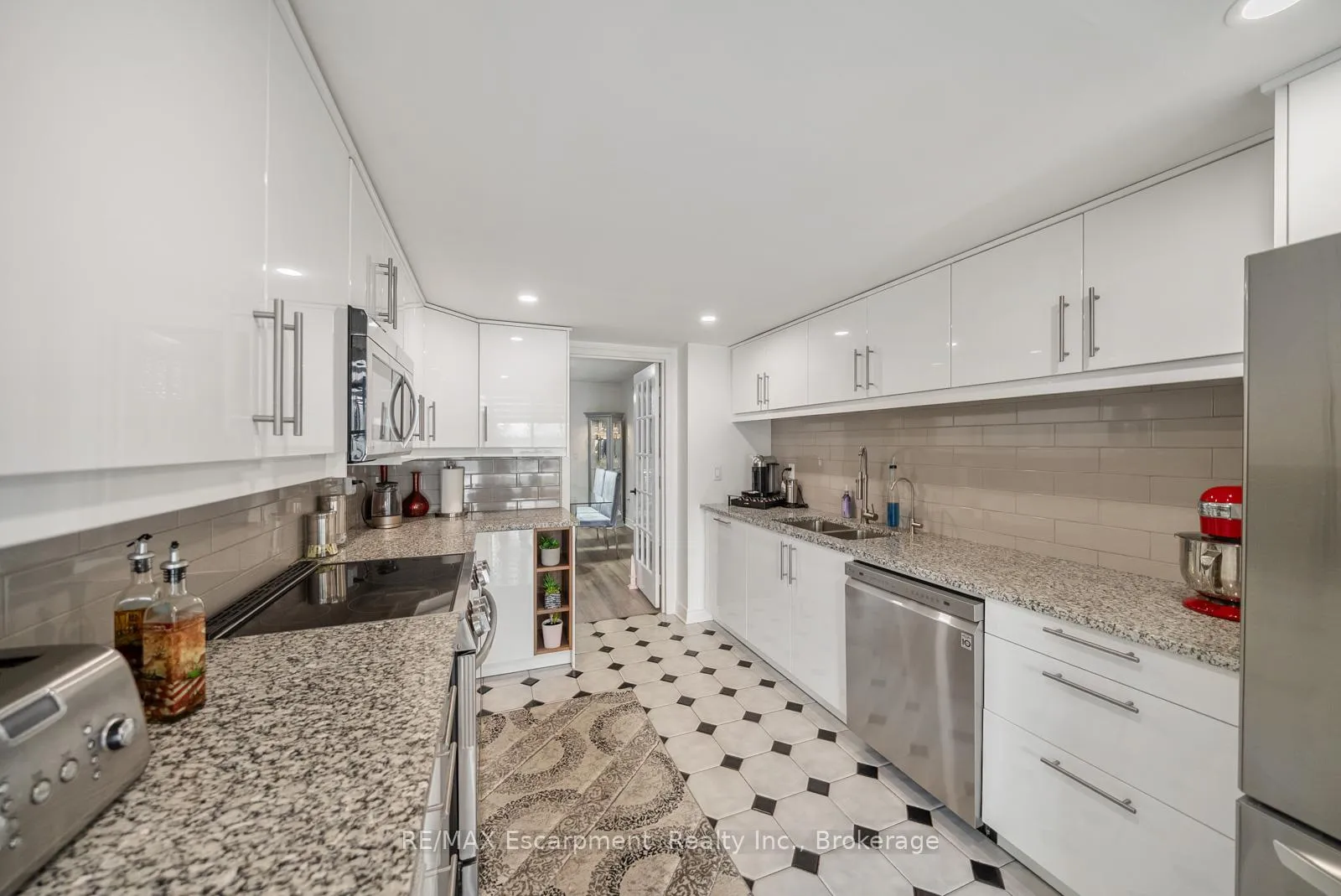 Photo 15 of Unit 301, 1237 North Shore Boulevard E, Burlington, Brant — HOMEH