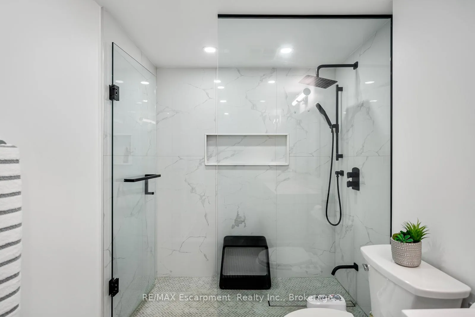 Photo 24 of Unit 301, 1237 North Shore Boulevard E, Burlington, Brant — HOMEH