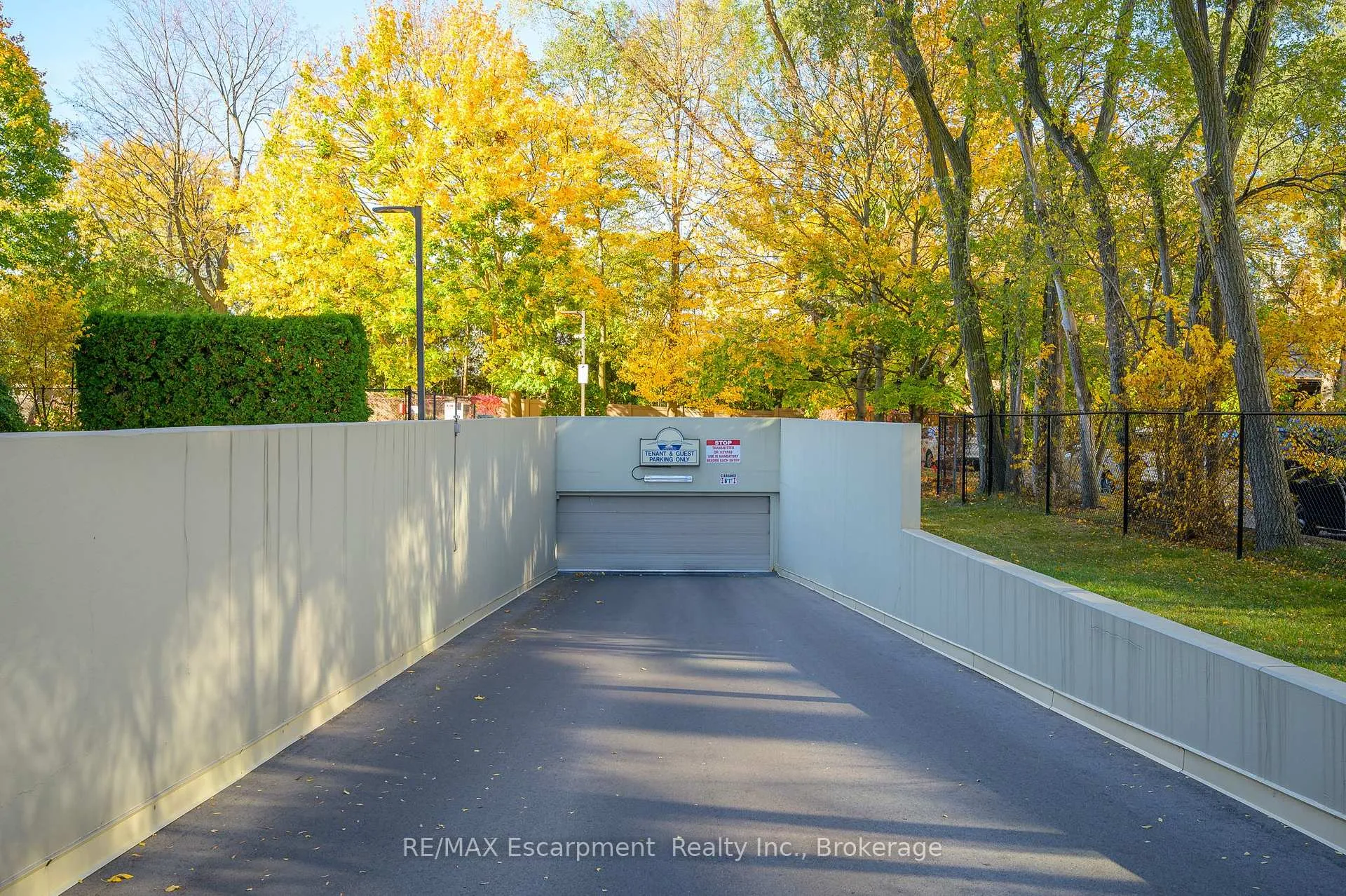 Photo 28 of Unit 301, 1237 North Shore Boulevard E, Burlington, Brant — HOMEH