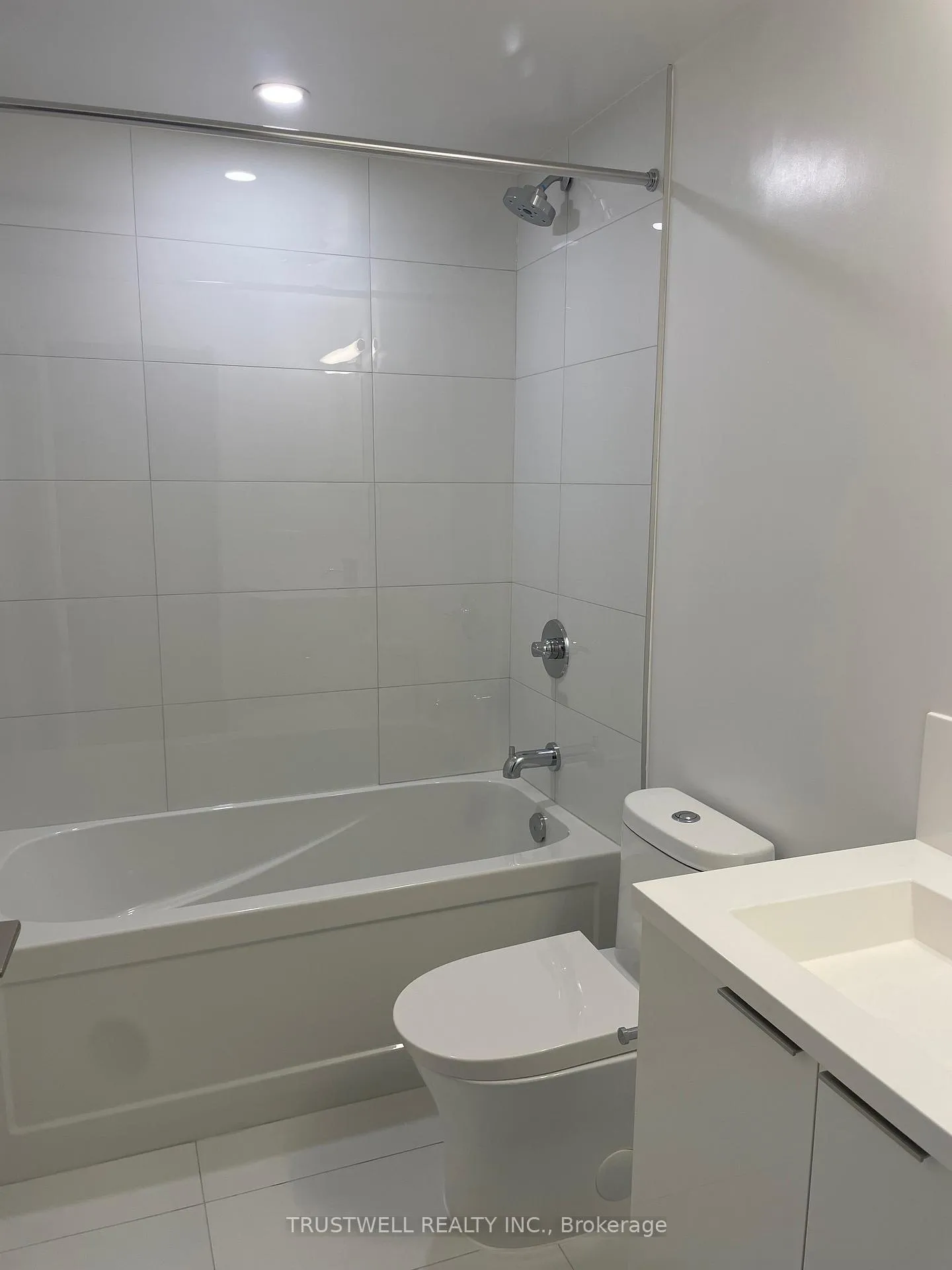 Photo 4 of Unit 923, 230 Simcoe Street, Toronto, Kensington-Chinatown — HOMEH