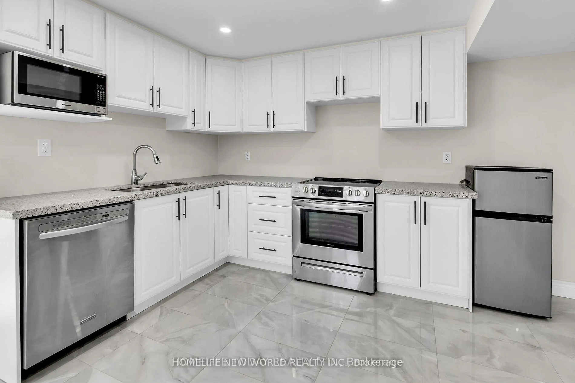 Photo 5 of 265 Bruce Cameron Drive, Clarington, Bowmanville — HOMEH