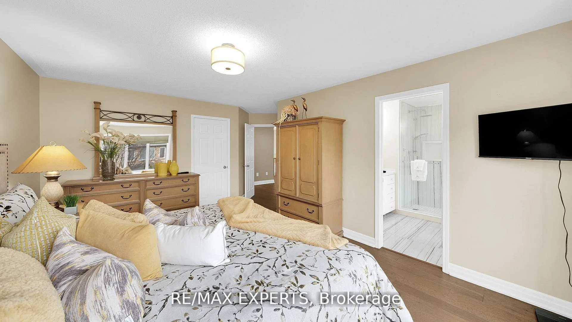 Photo 22 of 11 Crew Crescent, Vaughan, Maple — HOMEH