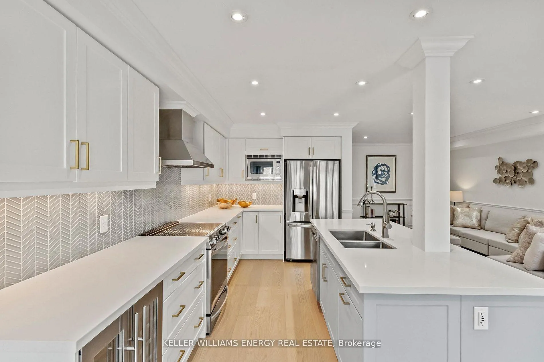 Photo 2 of 33 Tabaret Crescent, Oshawa, Windfields — HOMEH