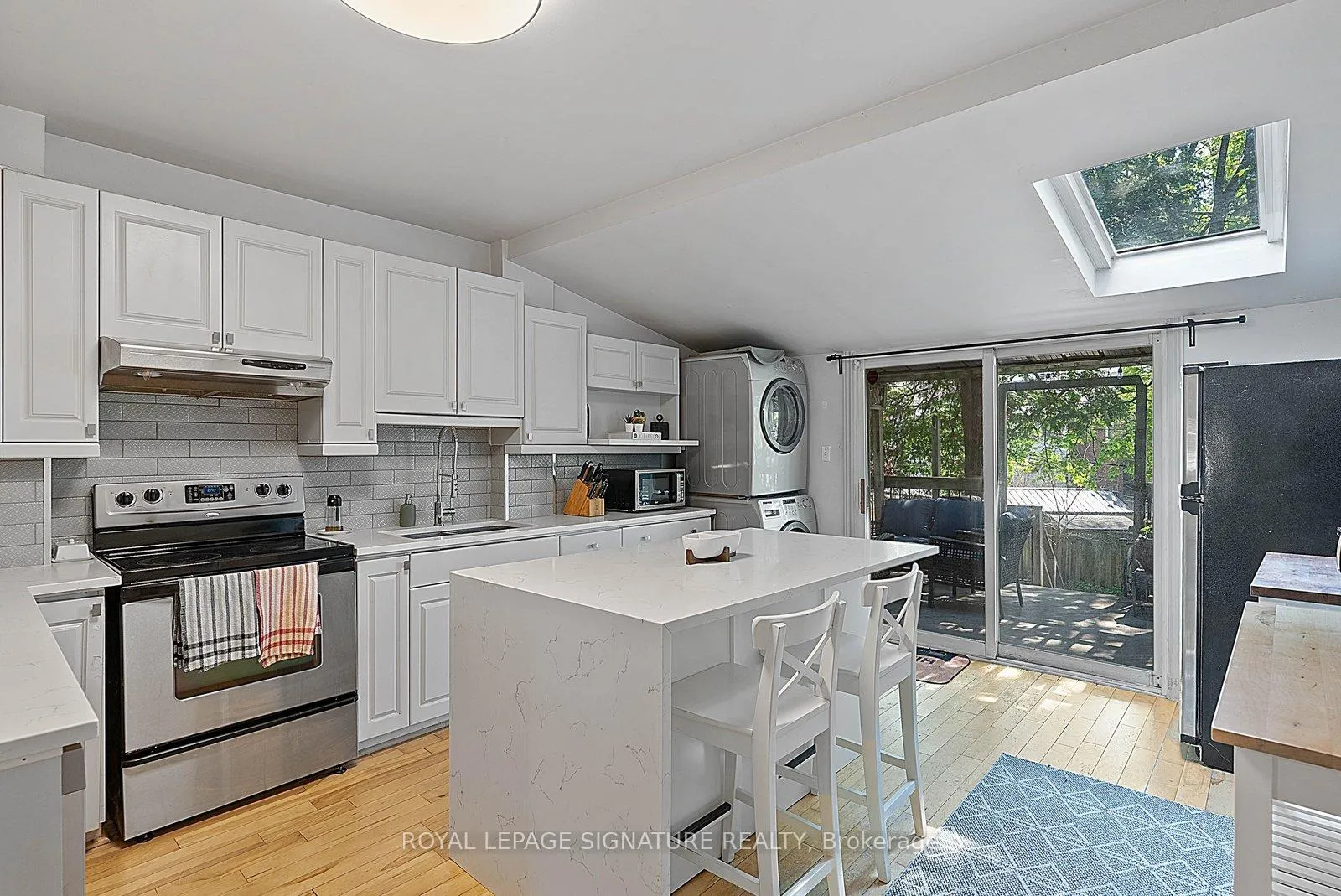 Photo 8 of 55 Kingston Road, Toronto, The Beaches — HOMEH