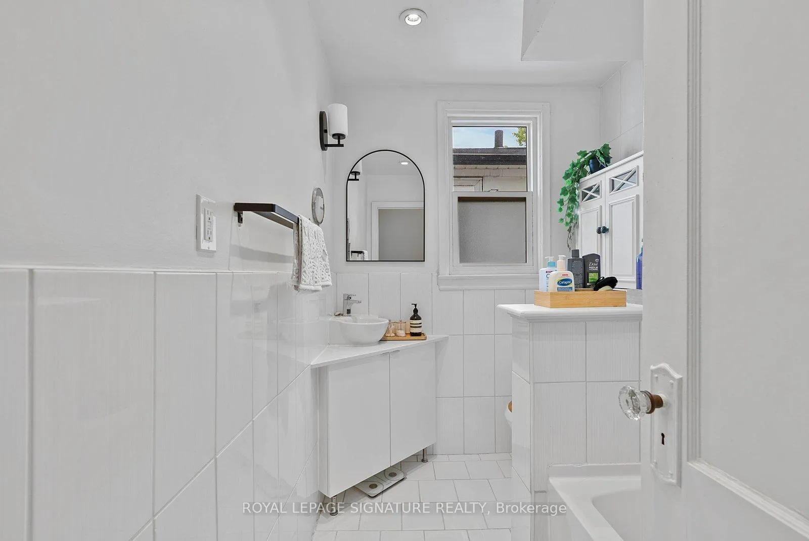 Photo 18 of 55 Kingston Road, Toronto, The Beaches — HOMEH