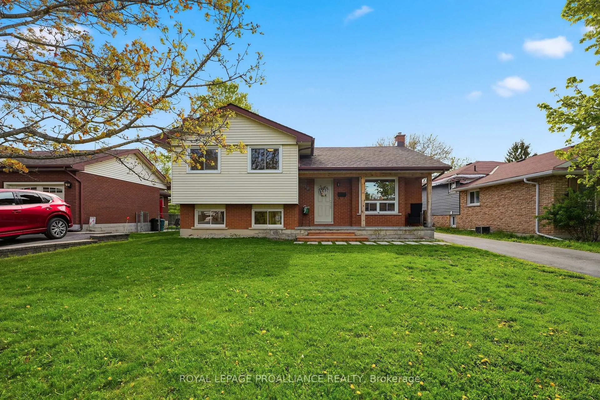 Photo 2 of 18 Alnet Drive, Belleville, Belleville Ward — HOMEH
