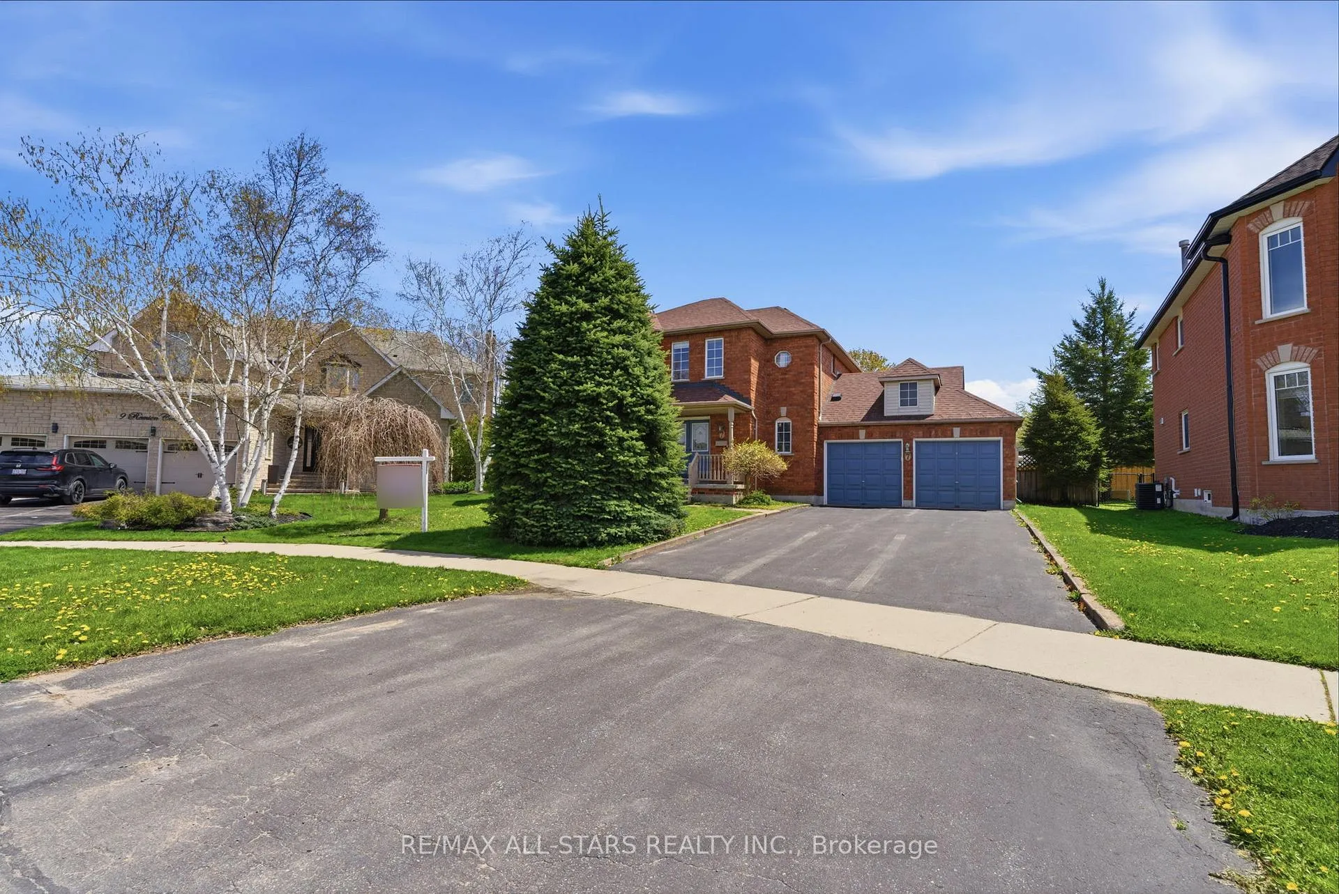 Photo 2 of 7 Remion Crescent, Uxbridge — HOMEH