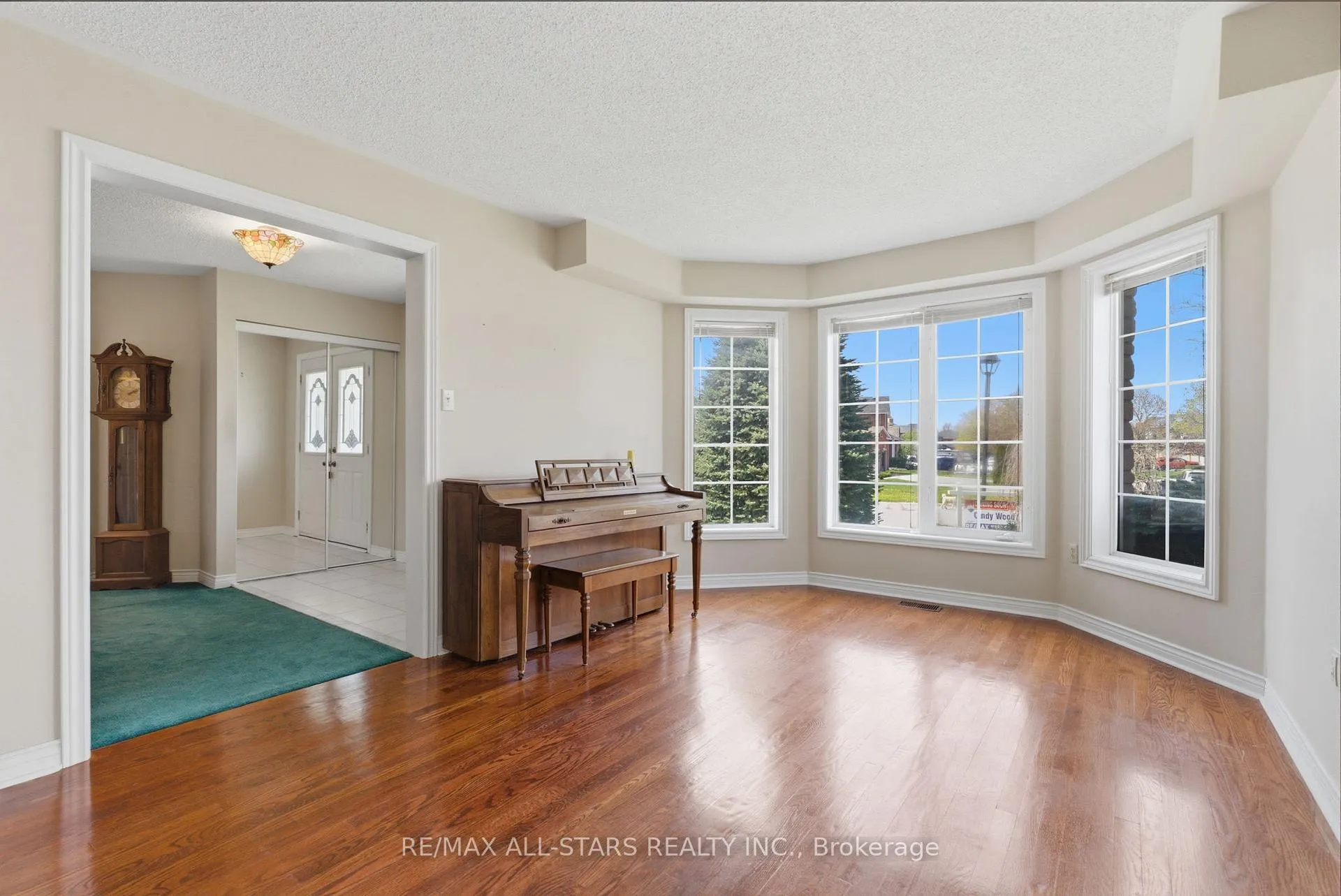 Photo 4 of 7 Remion Crescent, Uxbridge — HOMEH