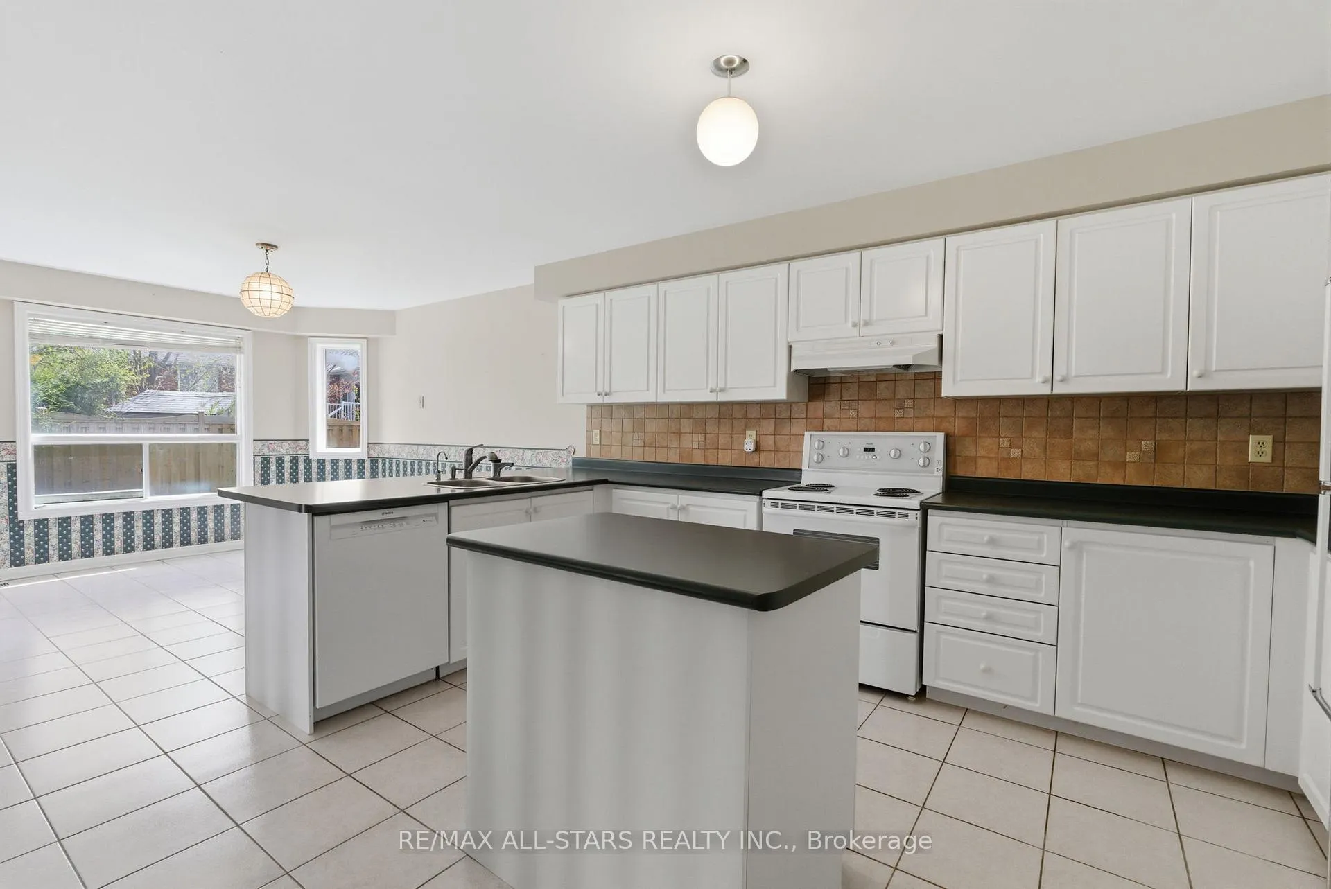 Photo 7 of 7 Remion Crescent, Uxbridge — HOMEH