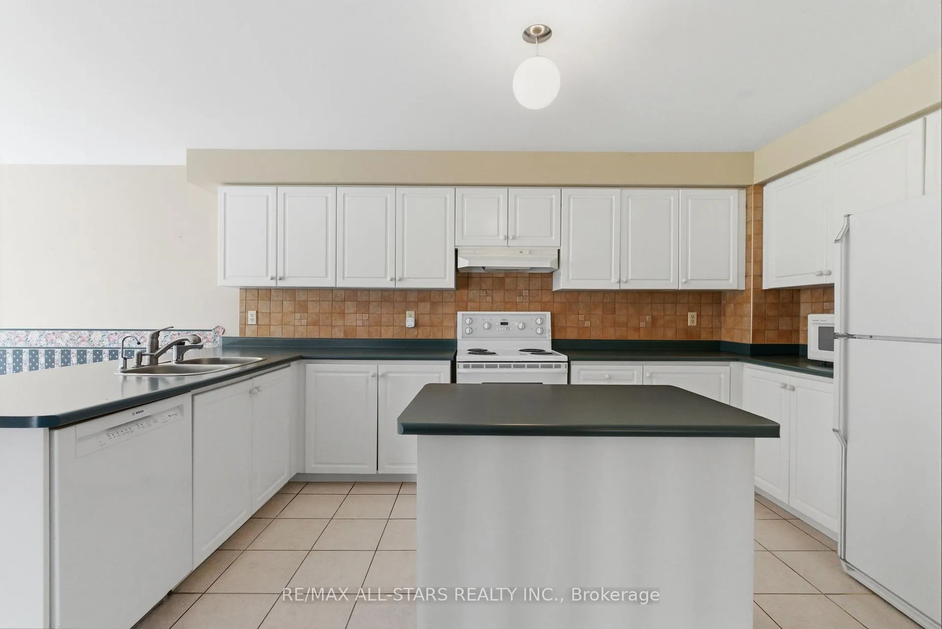 Photo 8 of 7 Remion Crescent, Uxbridge — HOMEH