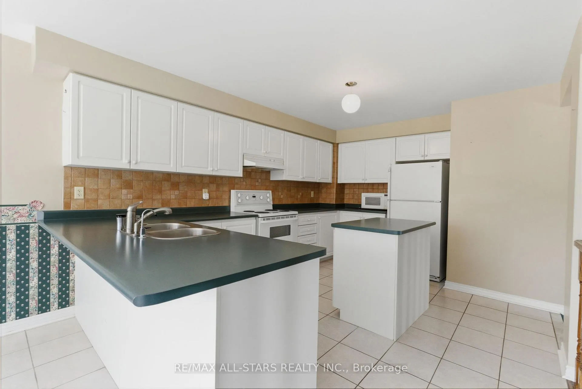 Photo 9 of 7 Remion Crescent, Uxbridge — HOMEH