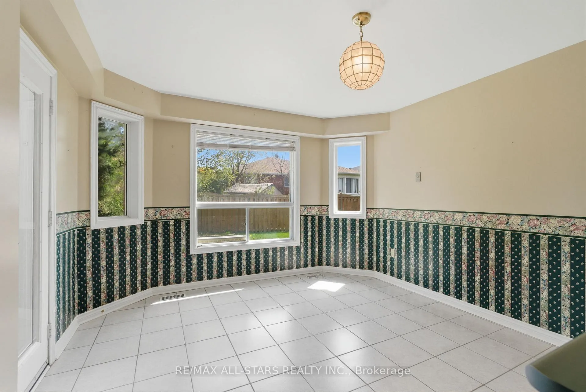 Photo 10 of 7 Remion Crescent, Uxbridge — HOMEH