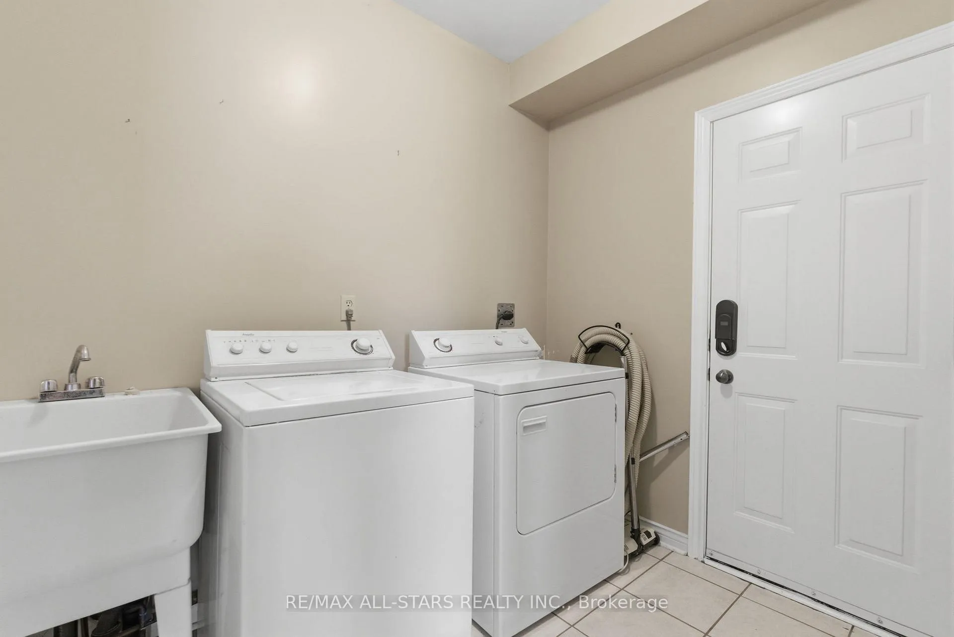 Photo 15 of 7 Remion Crescent, Uxbridge — HOMEH
